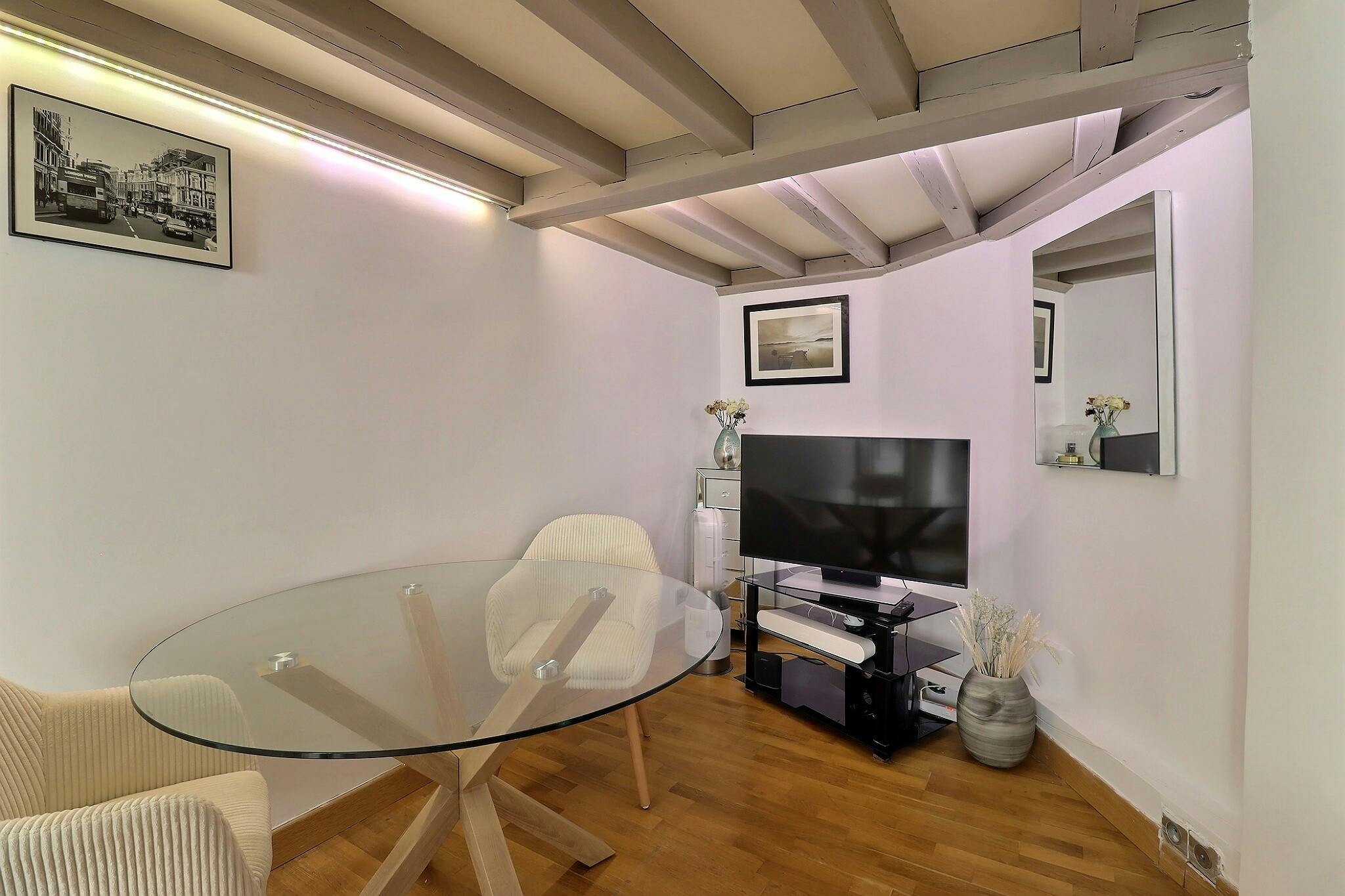1-Bedroom Apartment in Avenue de Friedland, Paris (1722581) room image 1