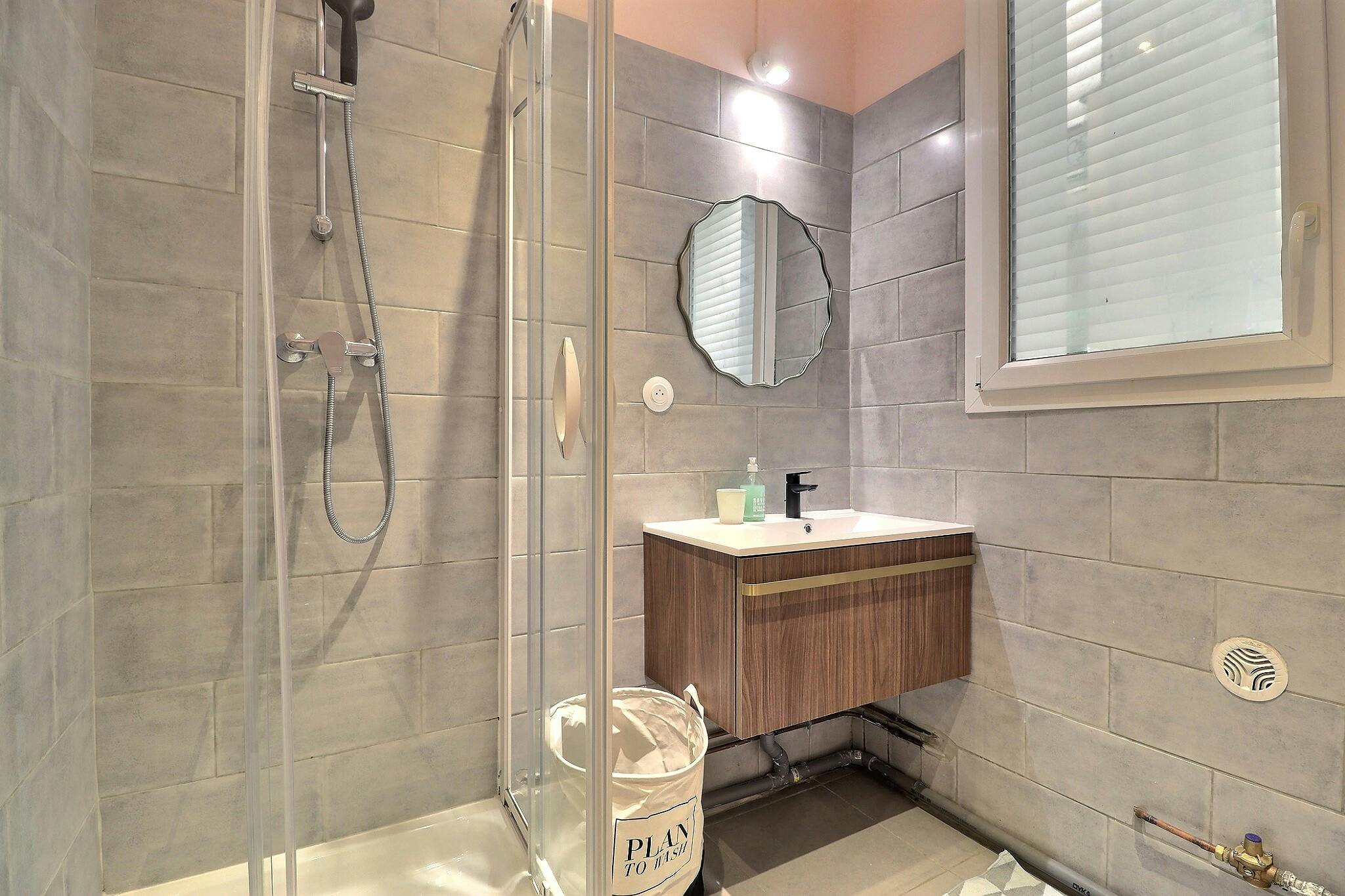 1-Bedroom Apartment in Rue Marie et Louise, Paris (1722582) room image 10
