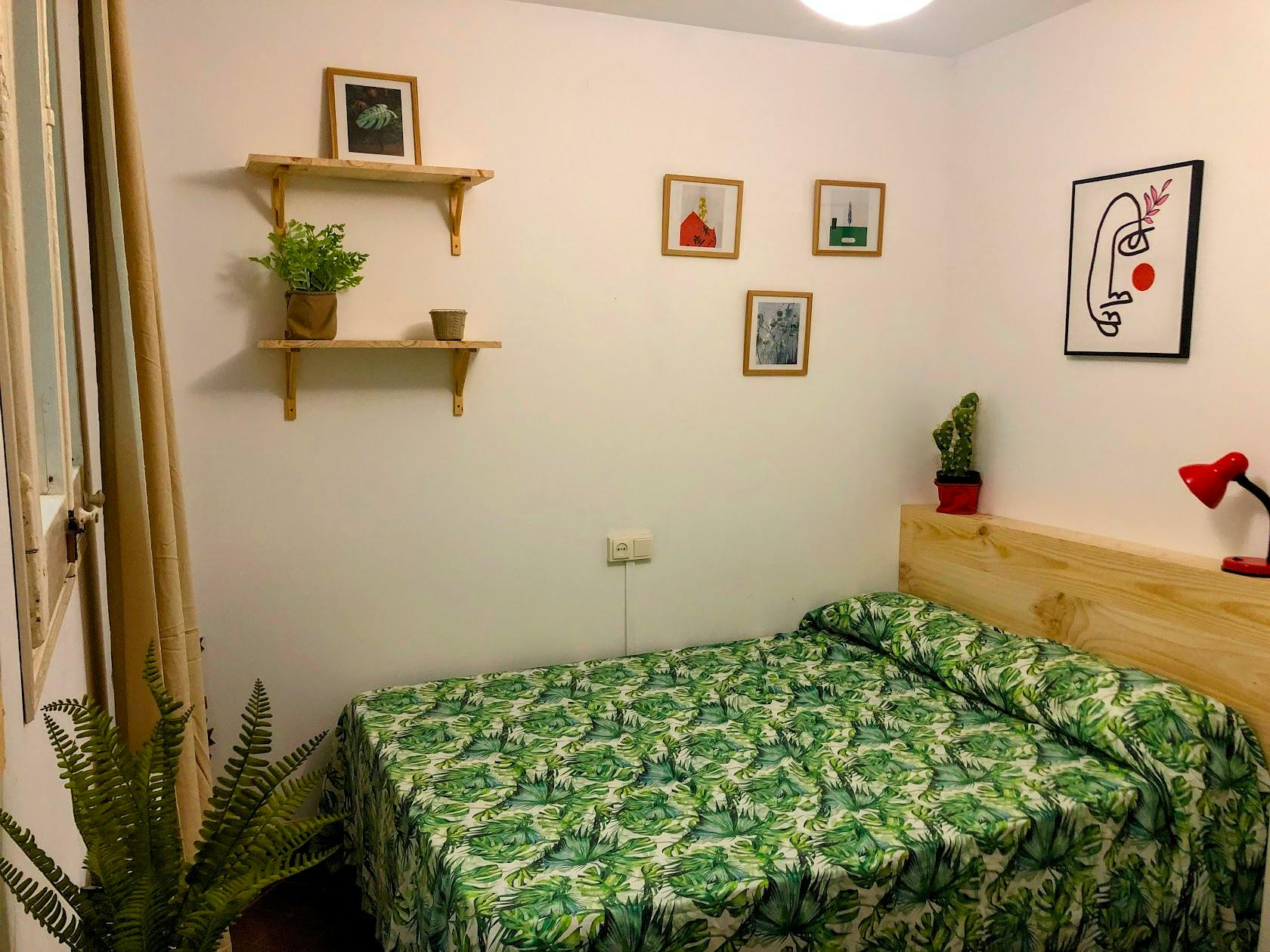 Cameră comună de închiriat pentru 730 EUR pe lună în Barcelona, Carrer Comercial