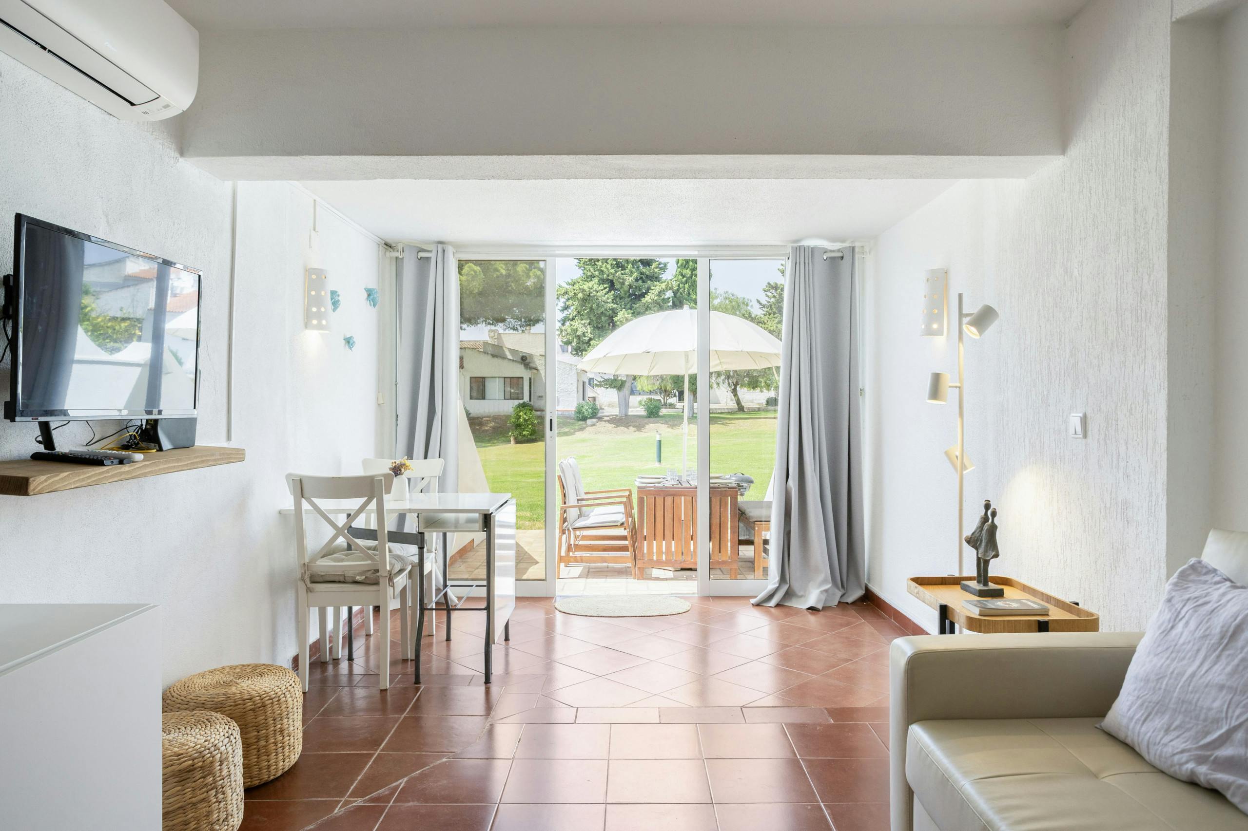 Appartement à louer pour 9 999 €/mois à Santa Luzia, Urbanização Pedras del Rei
