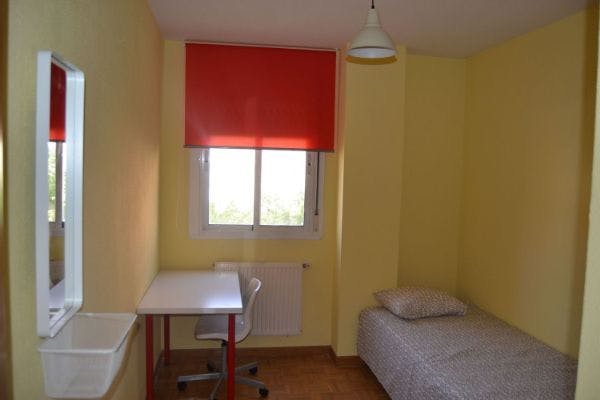 Private room for rent for €500 per month in Getafe, Calle Montserrat Caballé