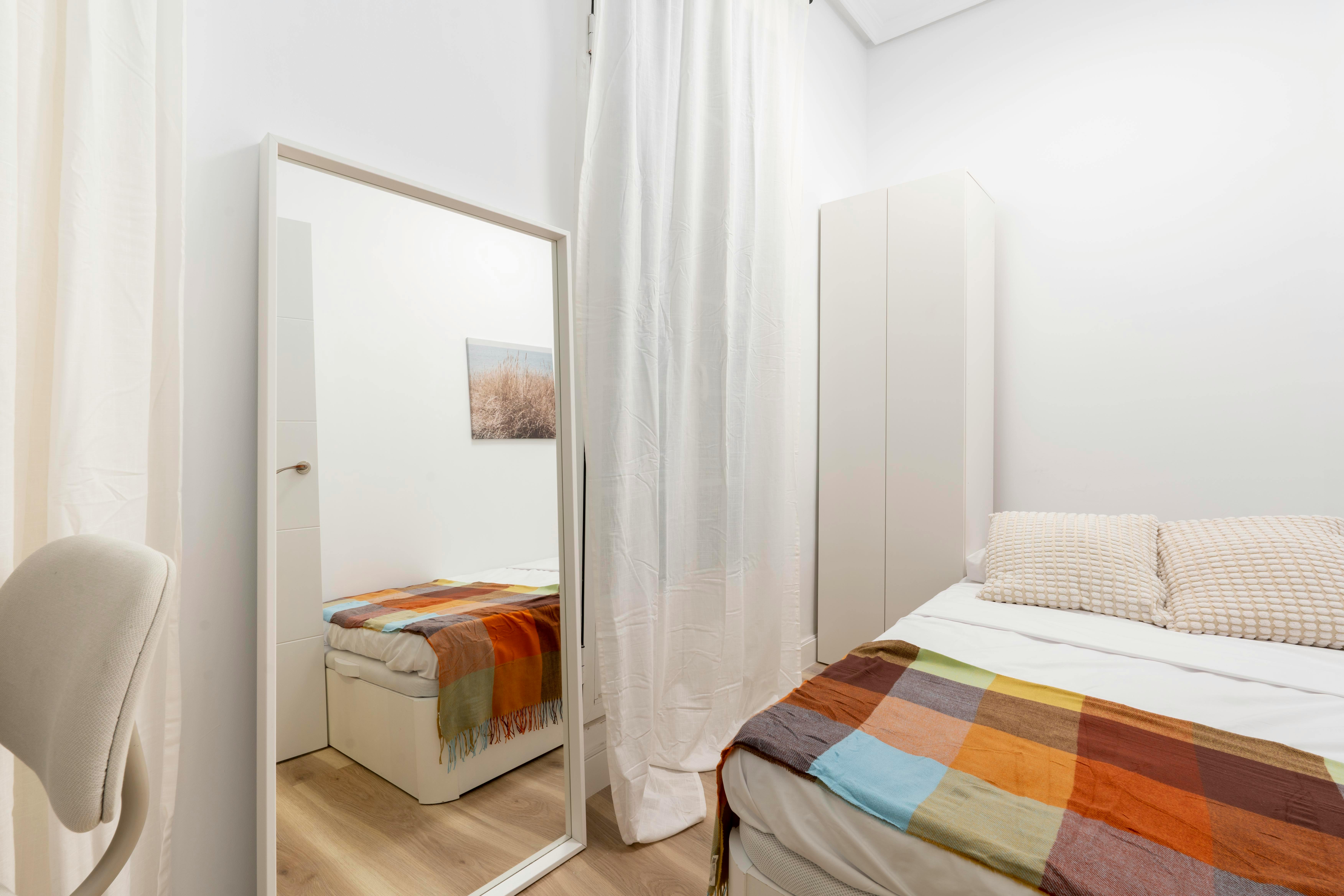 Private room in Calle de Barbieri, Madrid (1723354) ROOM 1