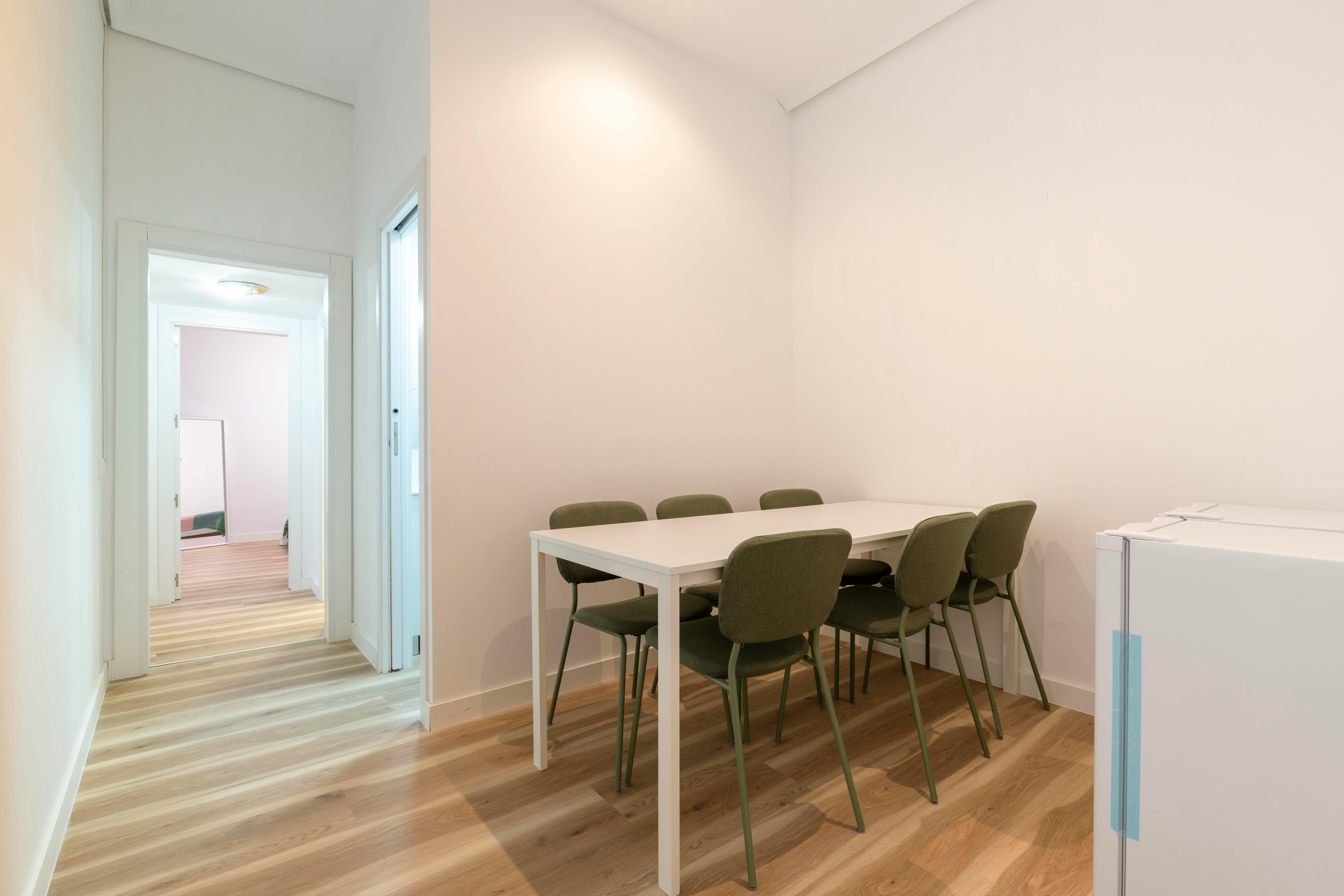 Private room in Calle de Barbieri, Madrid (1723357) room image 6