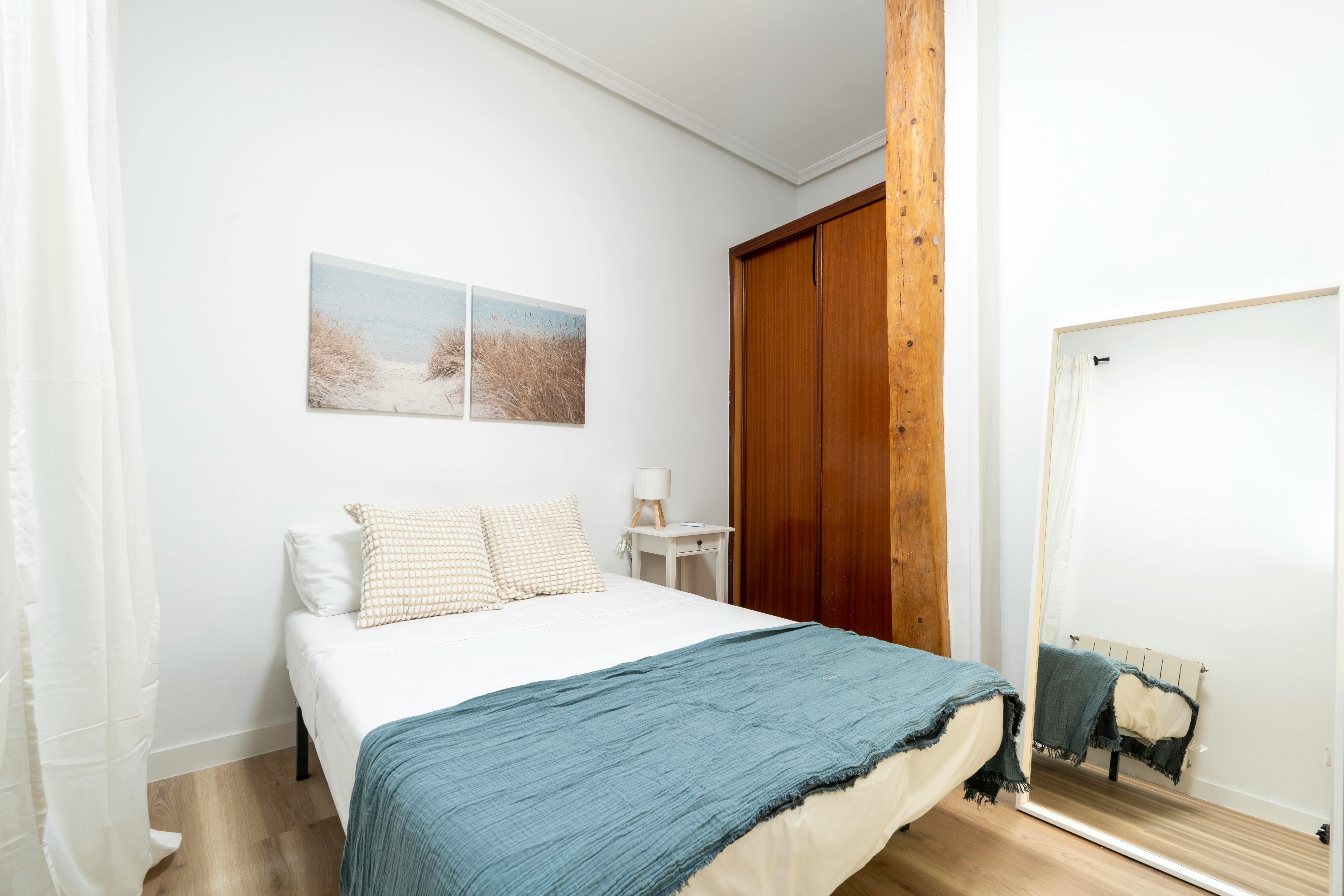 Private room in Calle de Barbieri, Madrid (1723358) room image 2