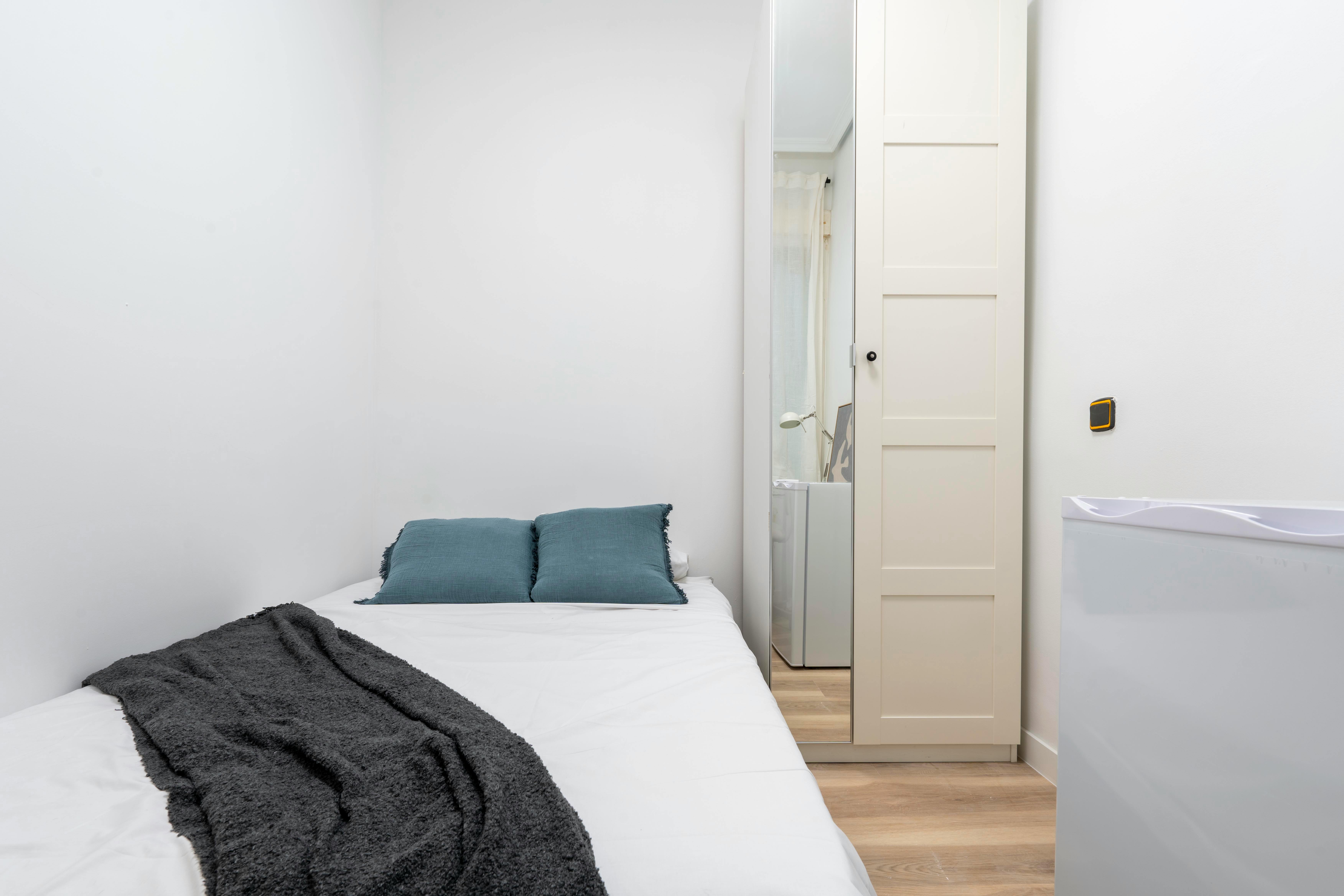 Private room in Calle de Barbieri, Madrid (1723361) room image 2