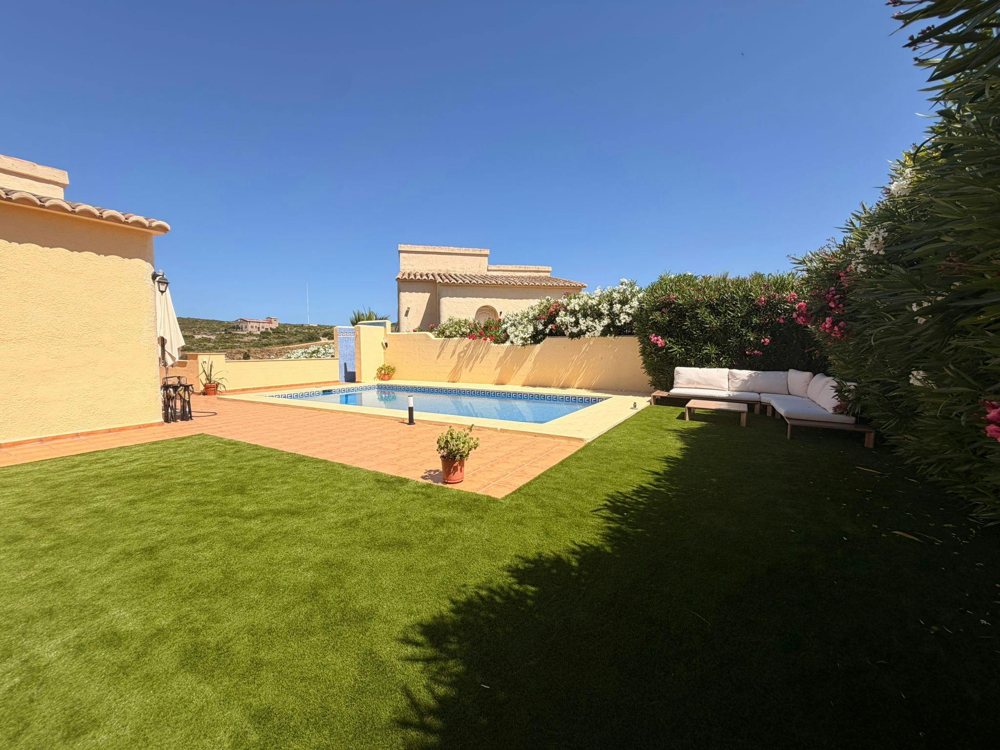 House for rent for €2,250 per month in Benitachell, Calle Fresnos
