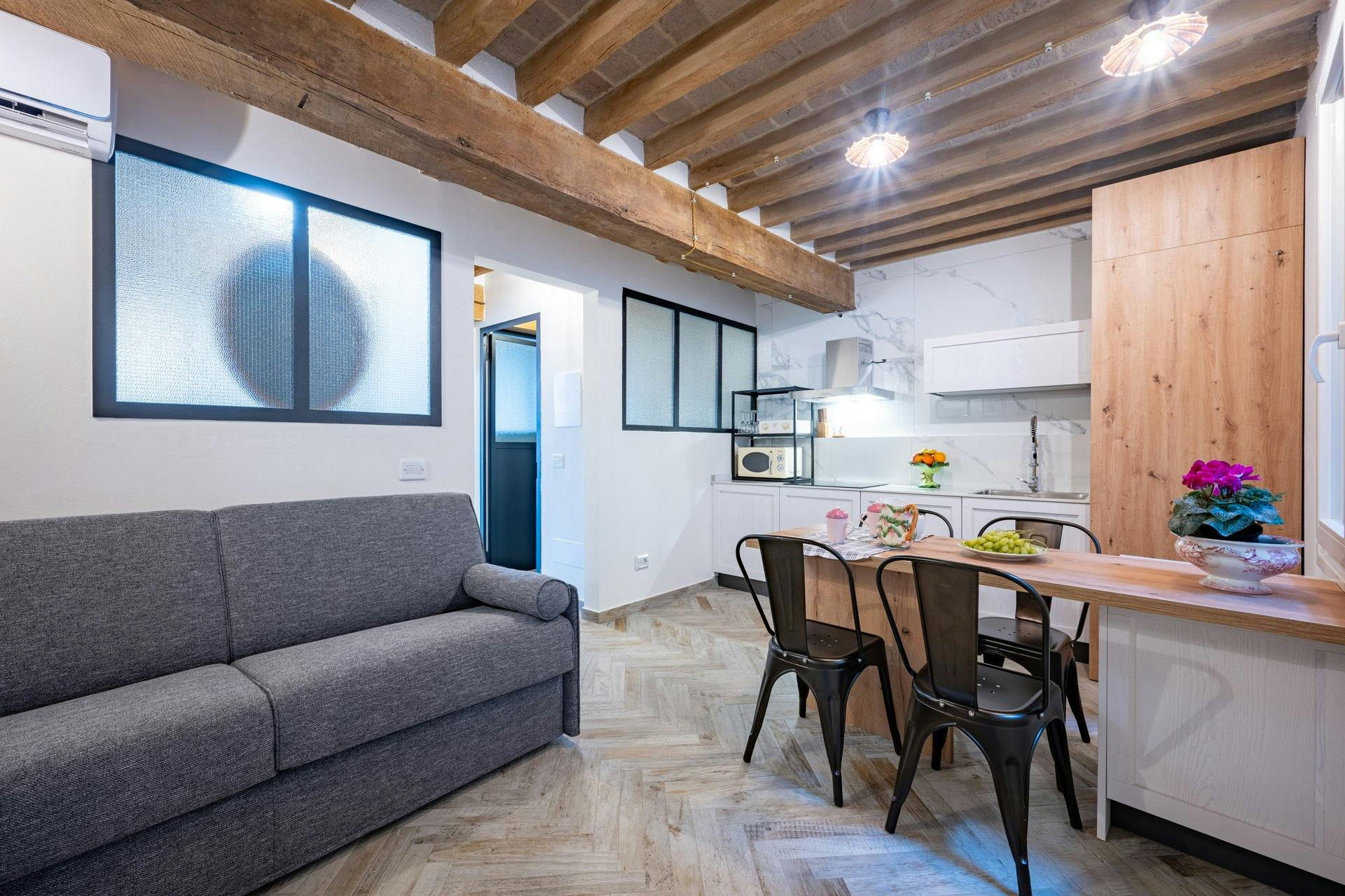 Appartement te huur voor € 800 per maand in Parma, Strada Nino Bixio