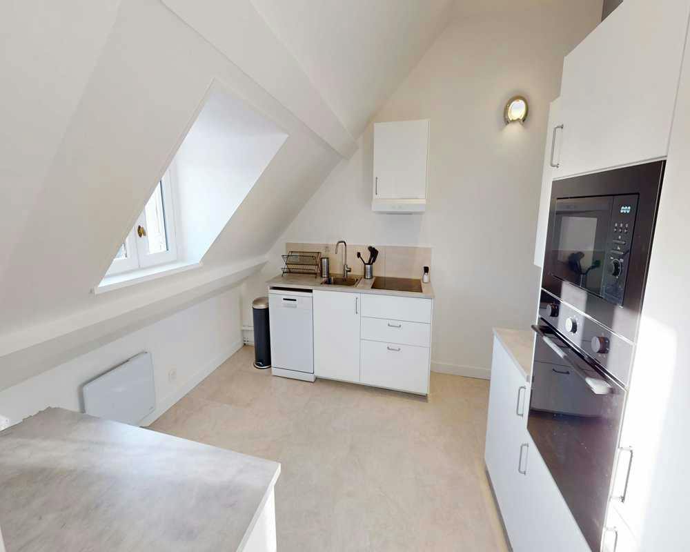 Private room for rent on Place de la Madeleine, Paris - Plus