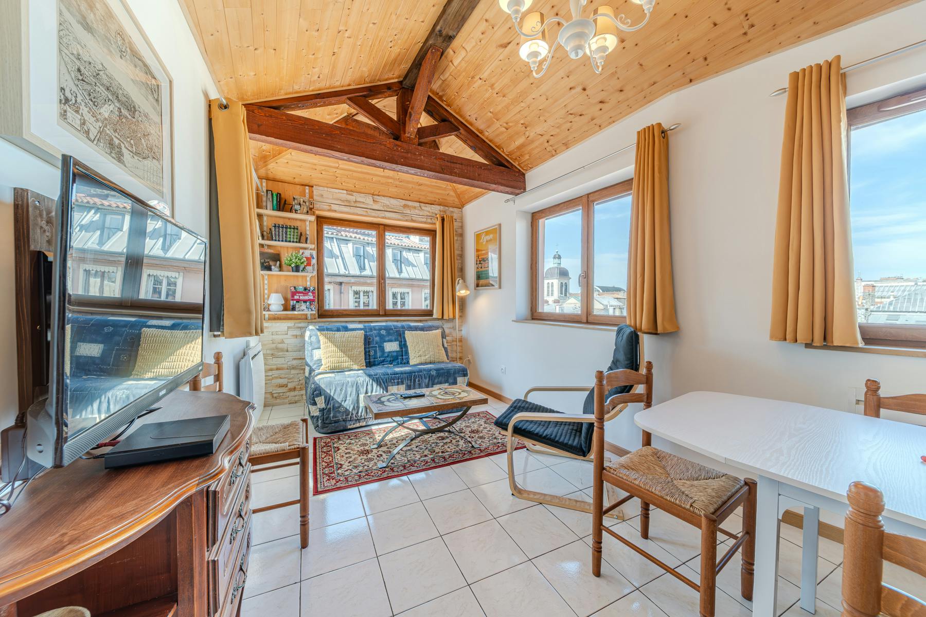 Appartement te huur voor € 1.490 per maand in Lyon, Rue Chavanne
