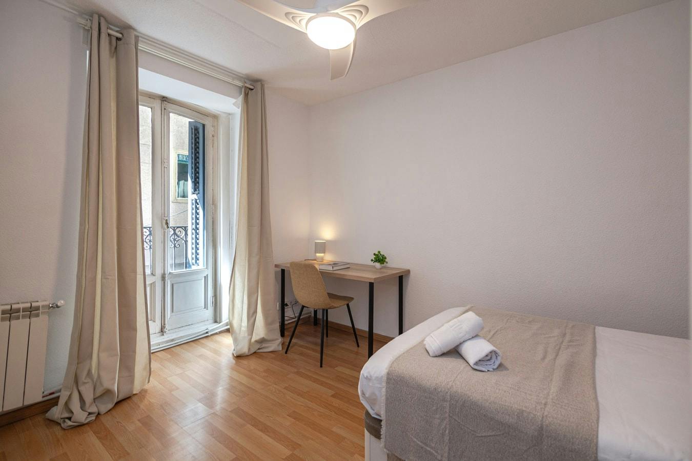 Calle de Cedaceros, Madrid preview