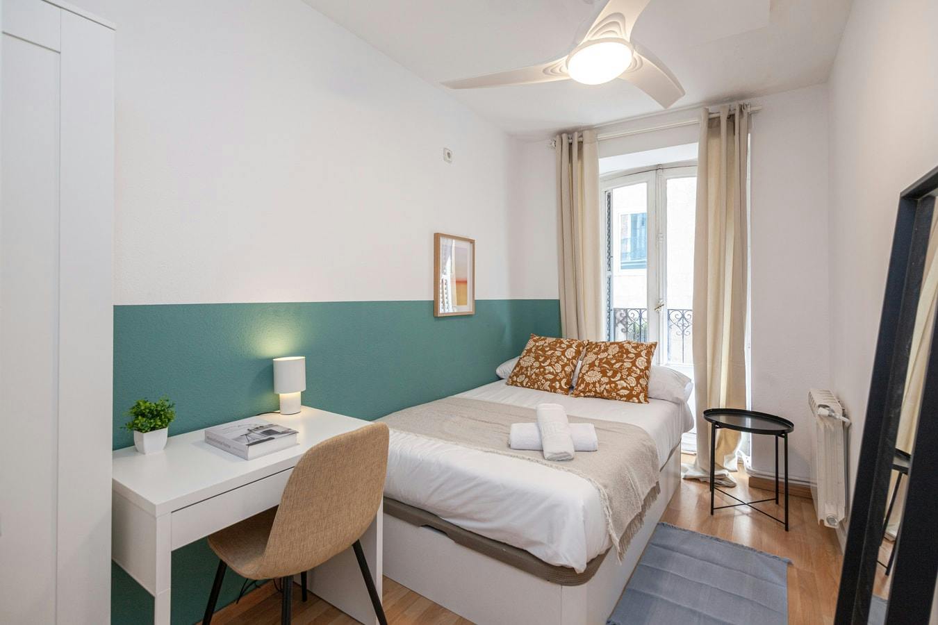 Calle de Cedaceros, Madrid preview