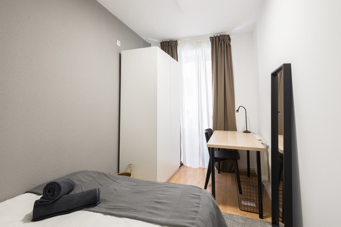 Calle de Cedaceros, Madrid preview