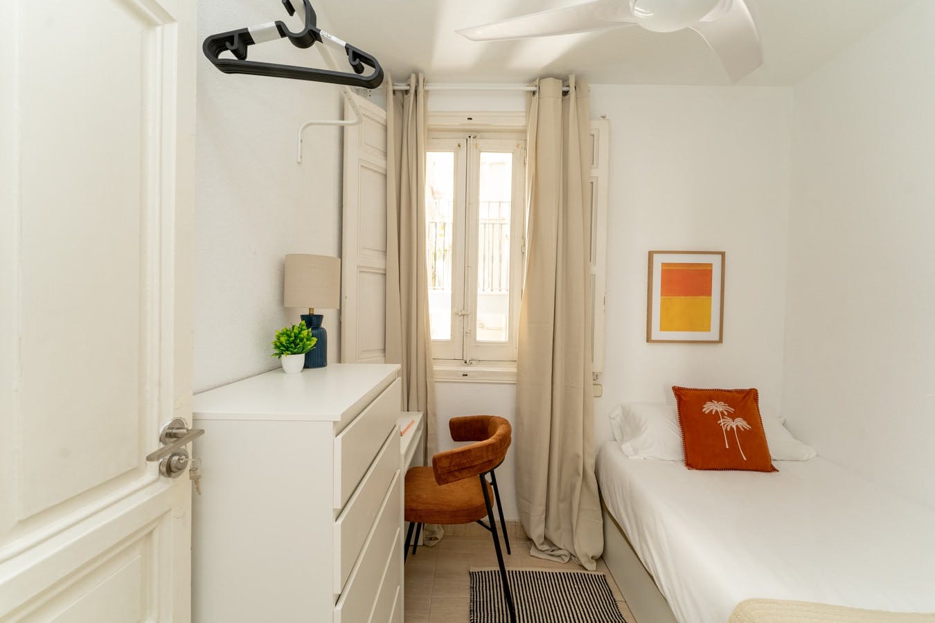 Calle de Luisa Fernanda, Madrid preview