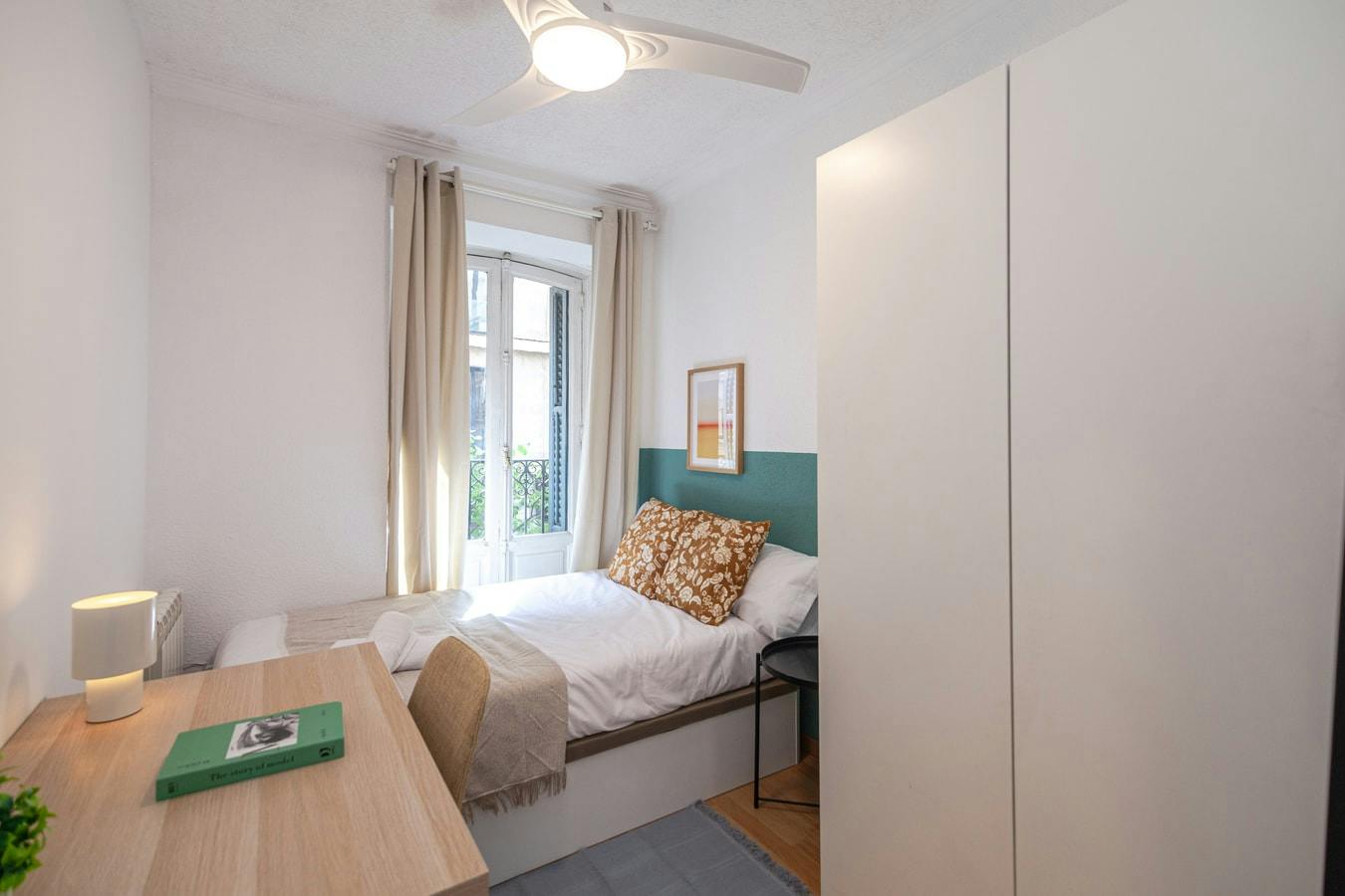 Calle de Cedaceros, Madrid preview