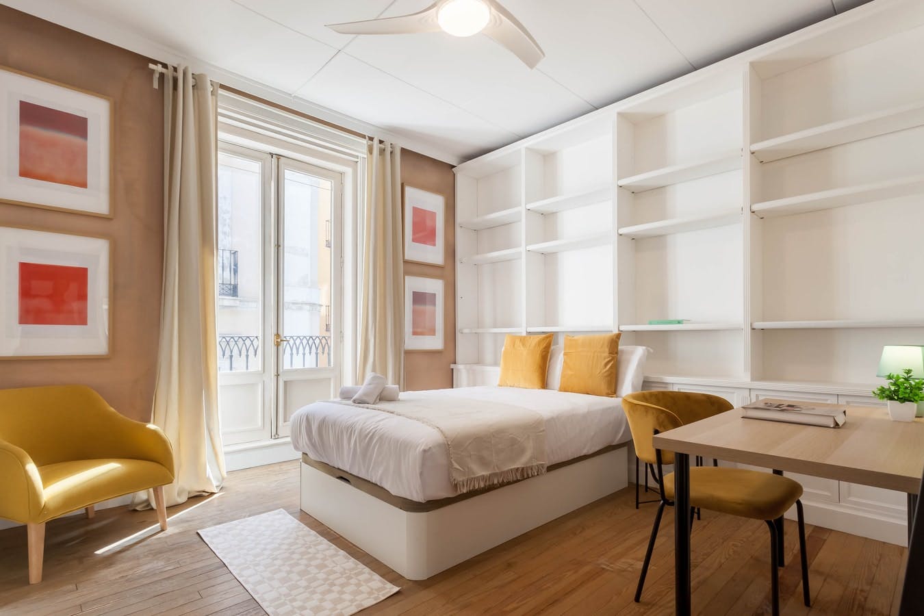 Calle de la Luna, Madrid preview