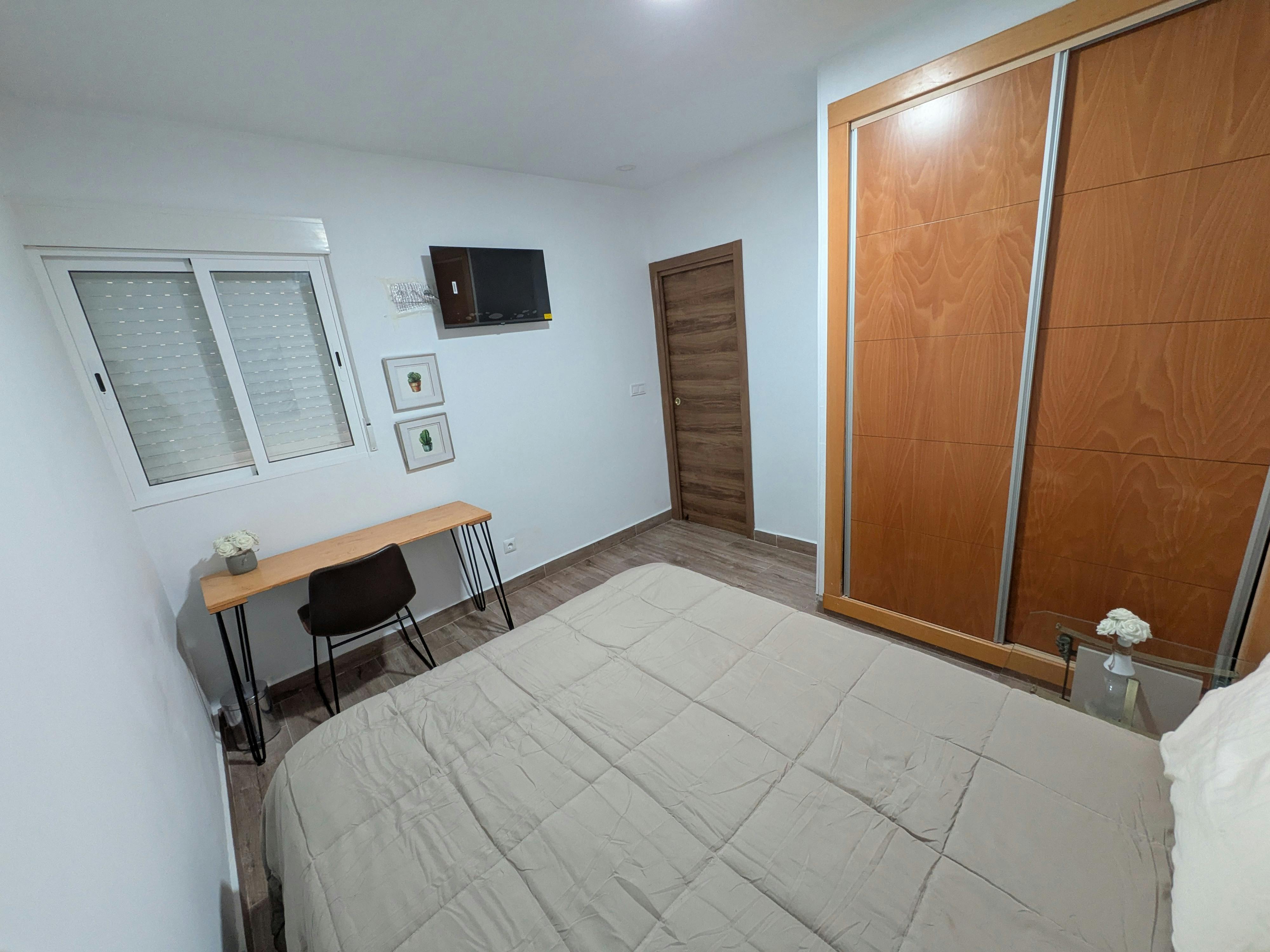 Private room in Calle Pacheco Maldonado, Málaga (1724129) room image 2