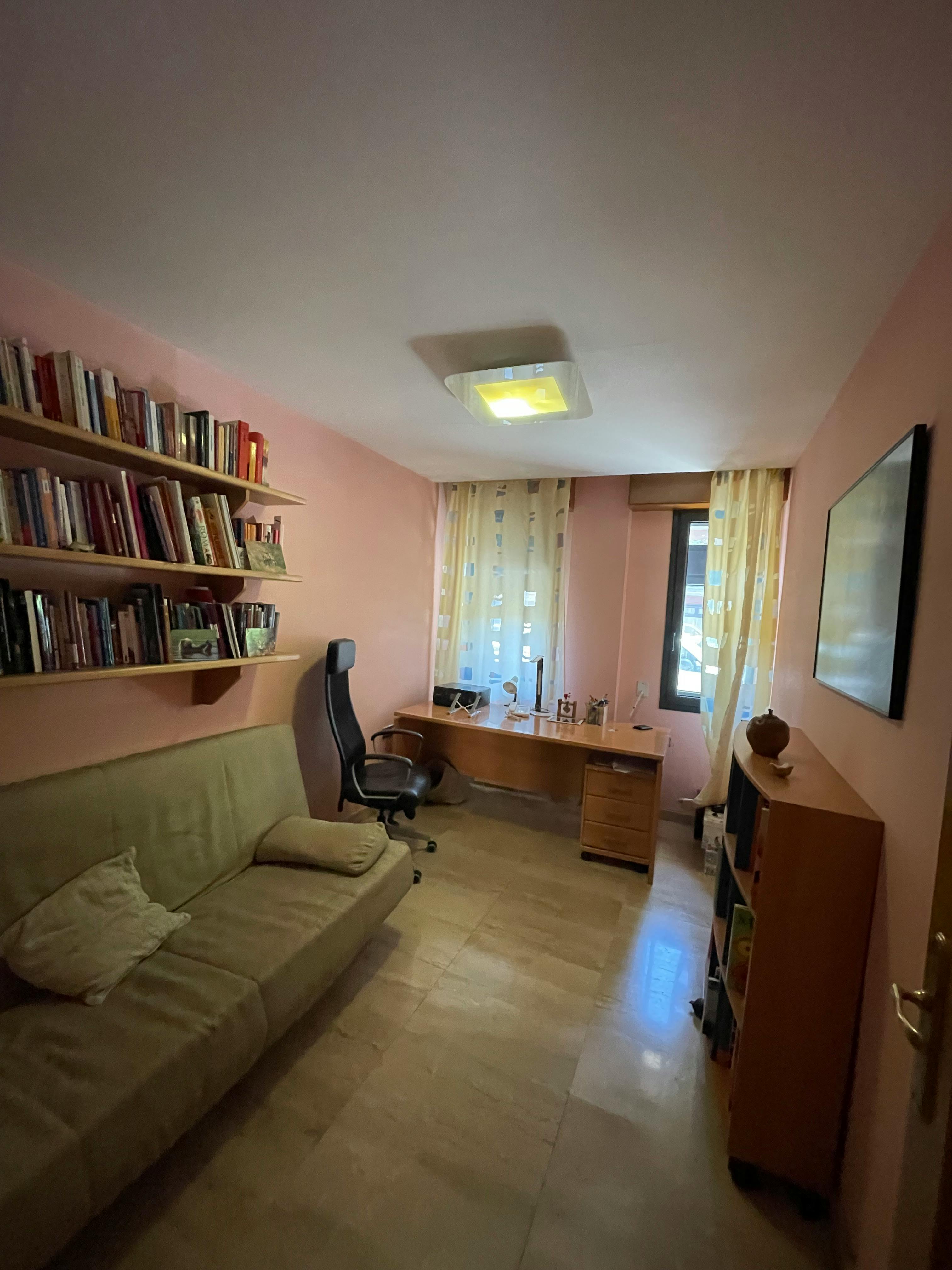 Отдельная комната сдается в аренду за 380 € в месяц в Rubí, Carrer de Josep Saltó