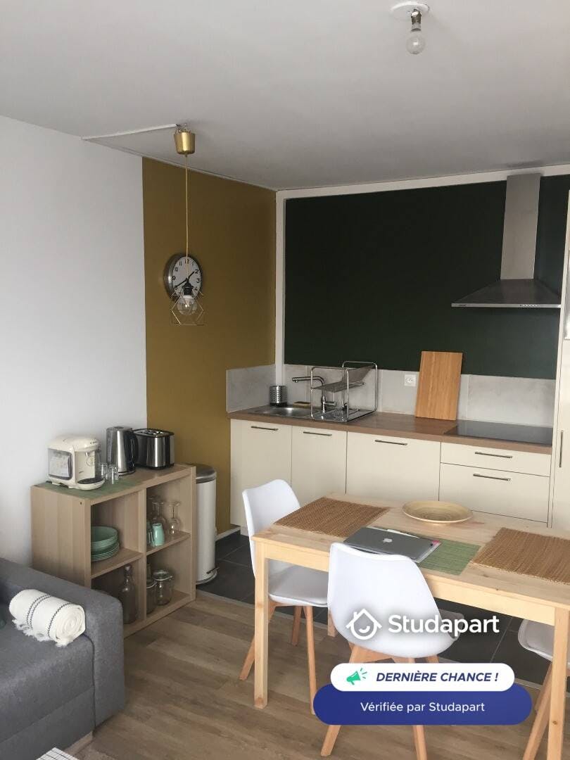 Appartement à louer pour 790 €/mois à Reims, Rue Petit-Hutin