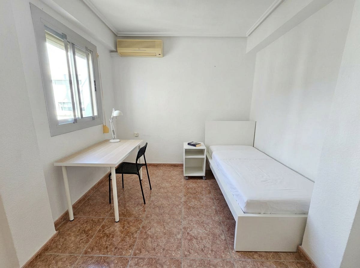 Privat rum att hyra för 410 € i månaden i Moncada, Carrer de Quart