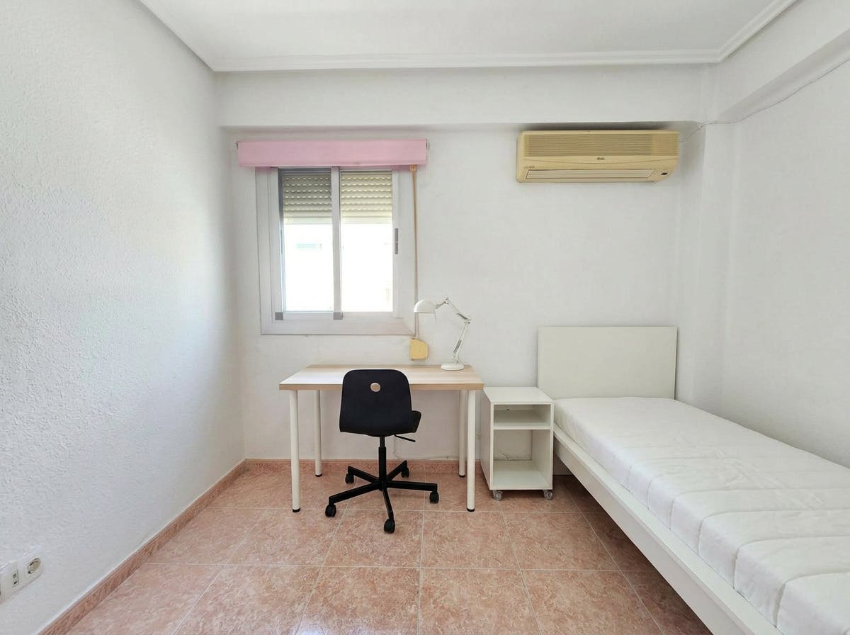 Privat rum att hyra för 380 € i månaden i Moncada, Carrer de Quart