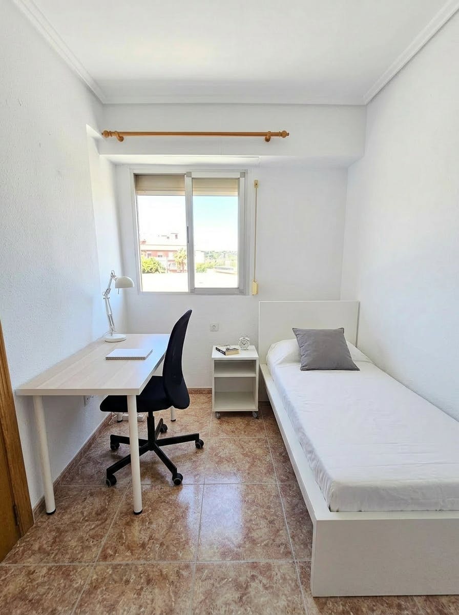 Privat rum att hyra för 400 € i månaden i Moncada, Carrer de Quart