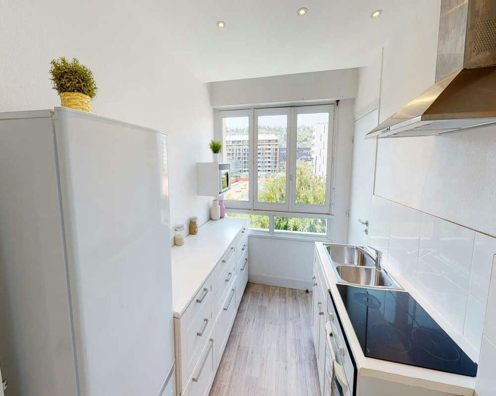 Private room for rent on Cours Charlemagne, Lyon - Plus