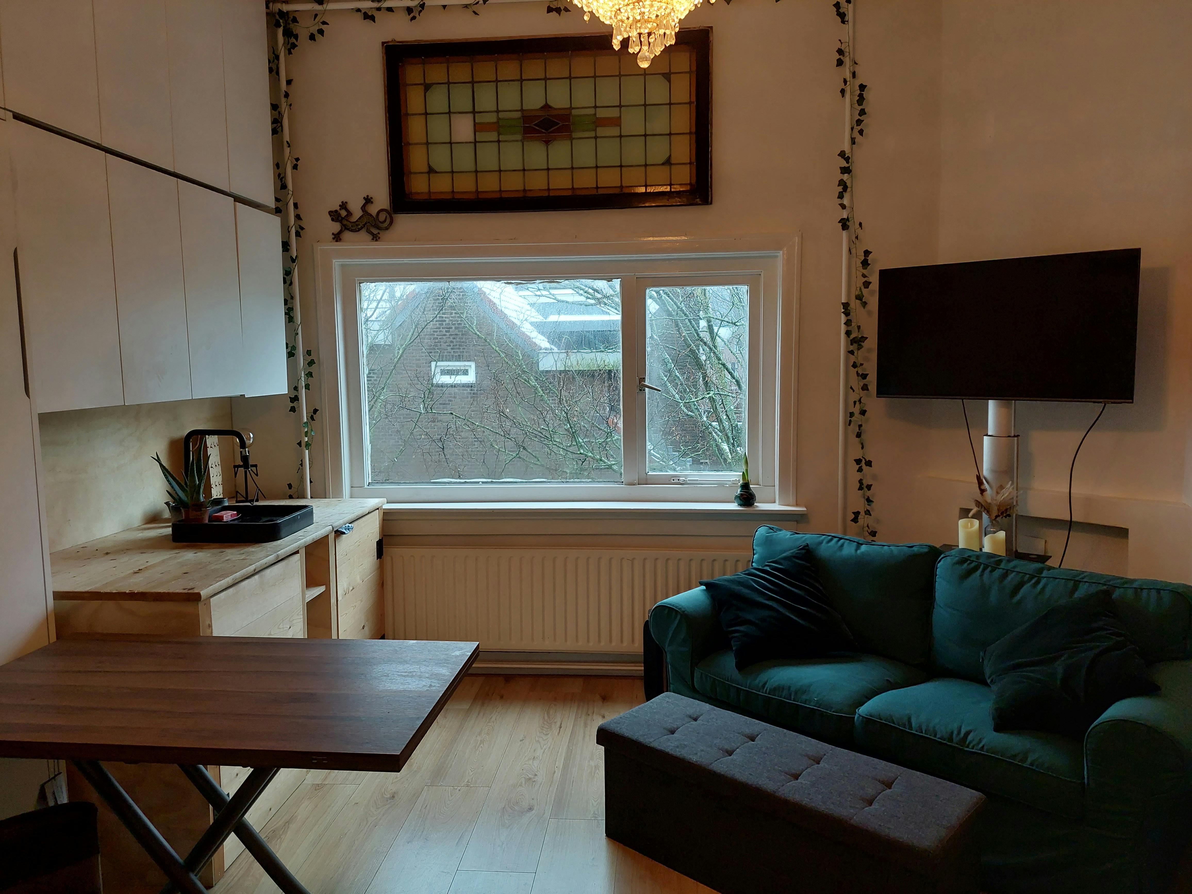 Studio te huur voor € 1.000 per maand in The Hague, Weissenbruchstraat