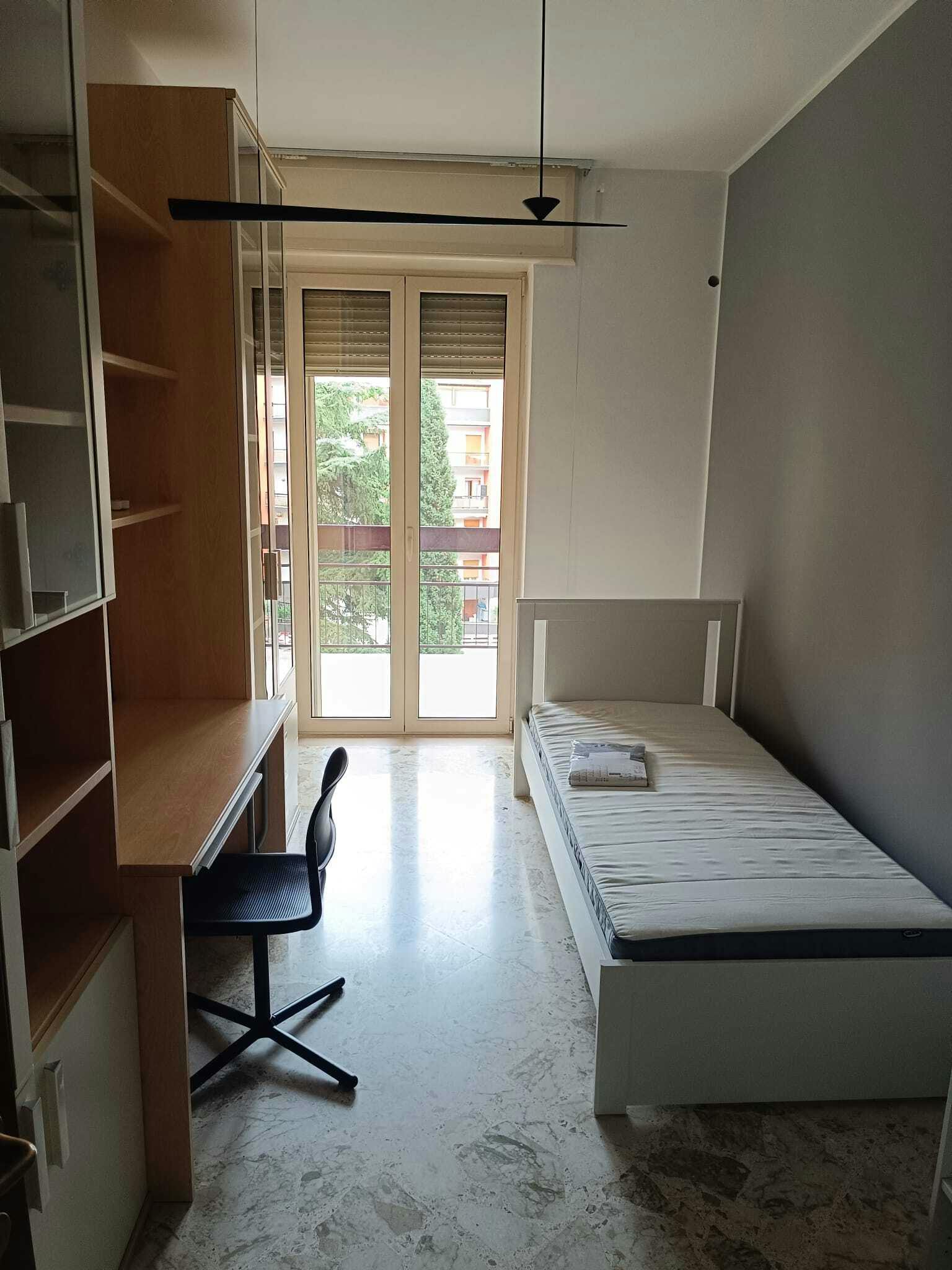 Приватна кімната за оренду для 480 EUR на місяць у Bari, Via Tenente Casale Y. Figoroa