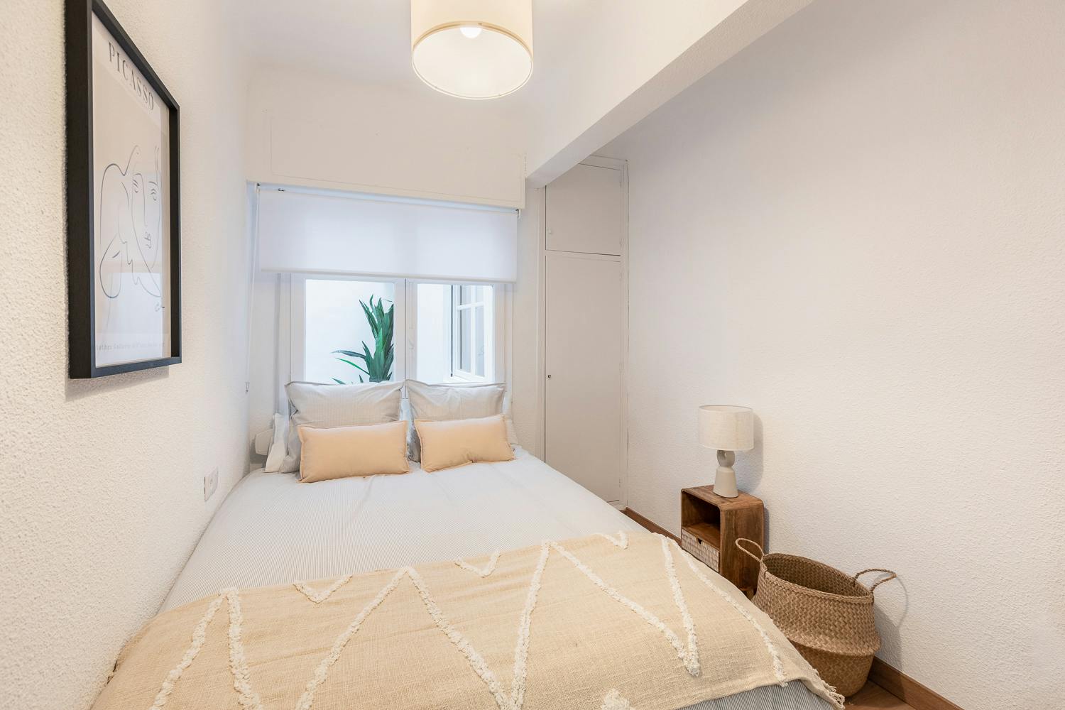 Private room in Calle Maestro Bretón, Alicante (1724906) room image 1