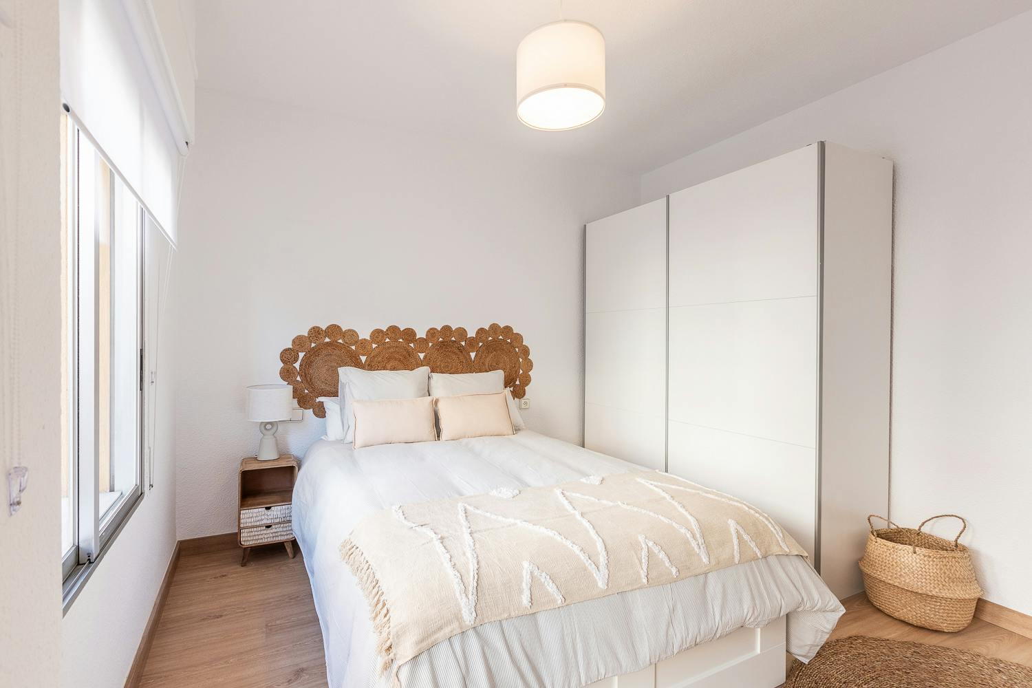 Private room in Calle Maestro Bretón, Alicante (1724959) room image 2