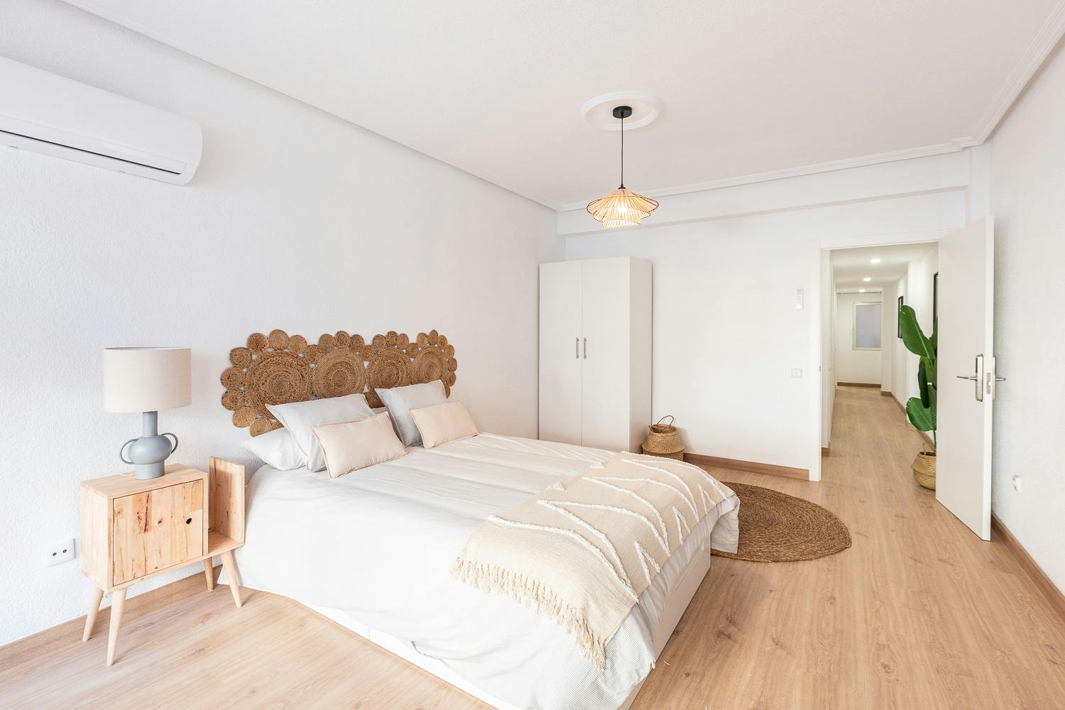 Private room in Calle Maestro Bretón, Alicante (1724960) room image 2