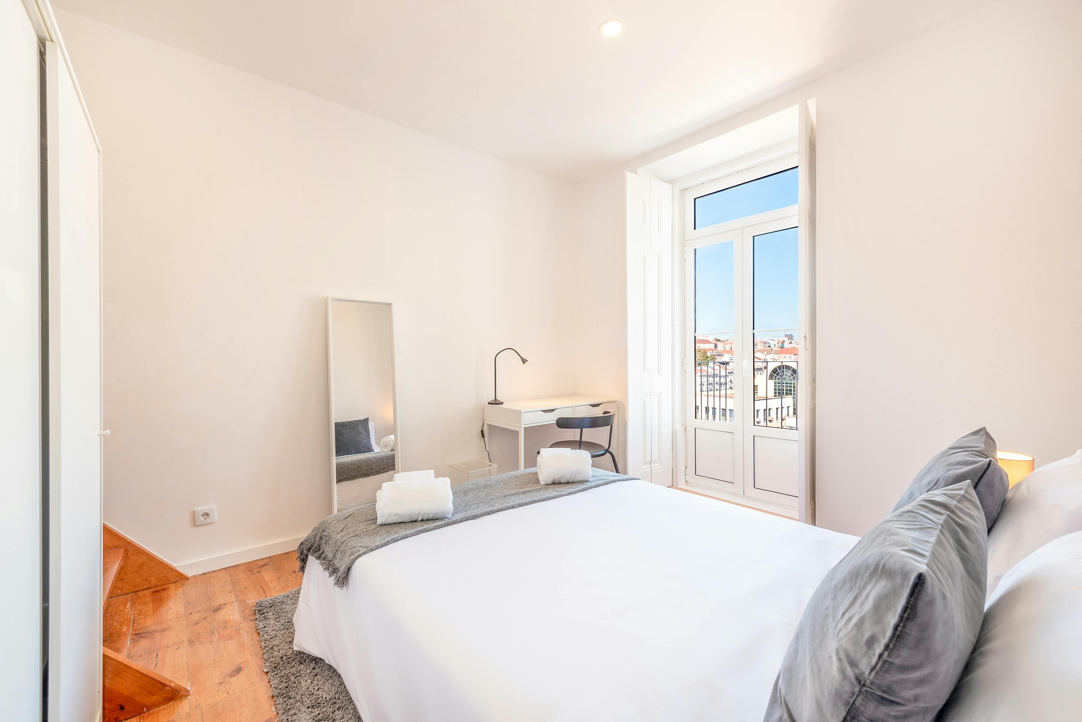 Escadinhas da Saúde, Lisbon preview