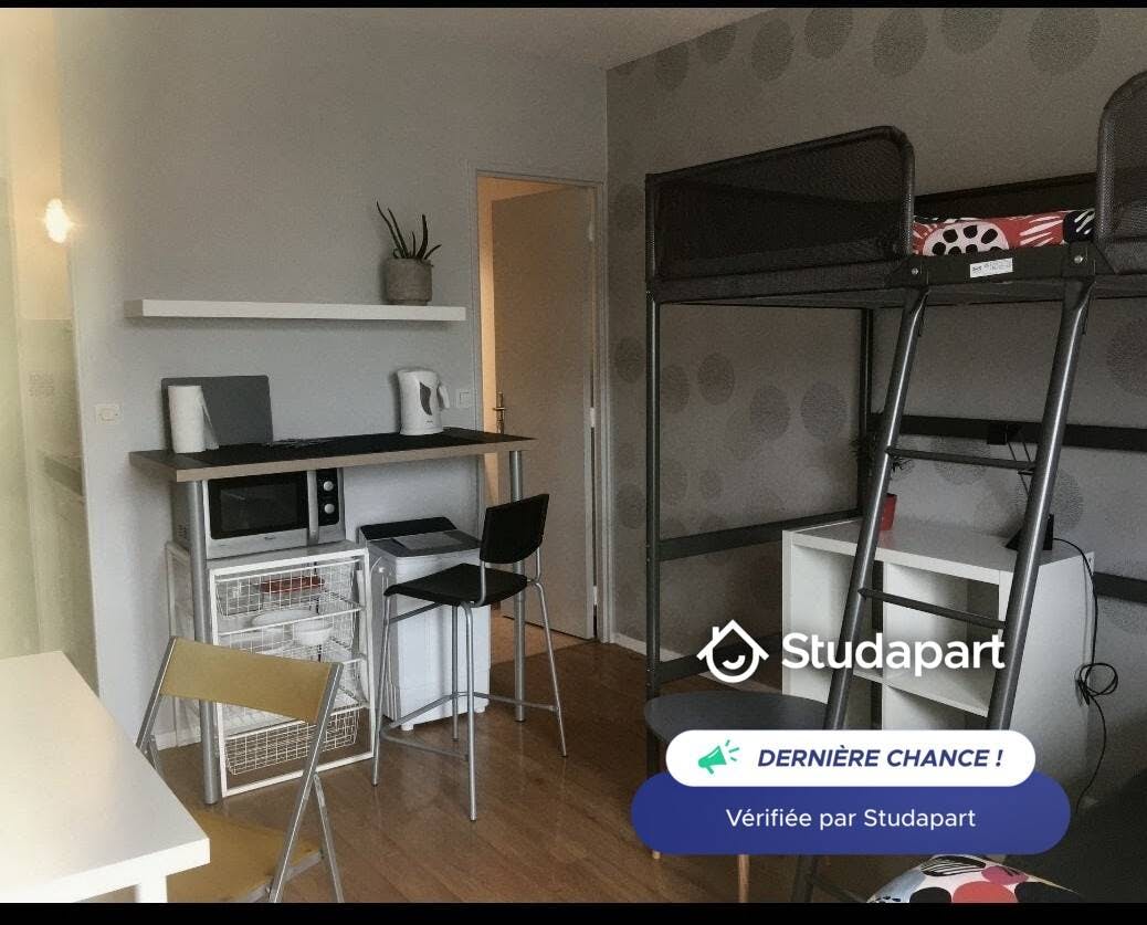 Appartement te huur voor € 430 per maand in Pau, Rue Emile Garet
