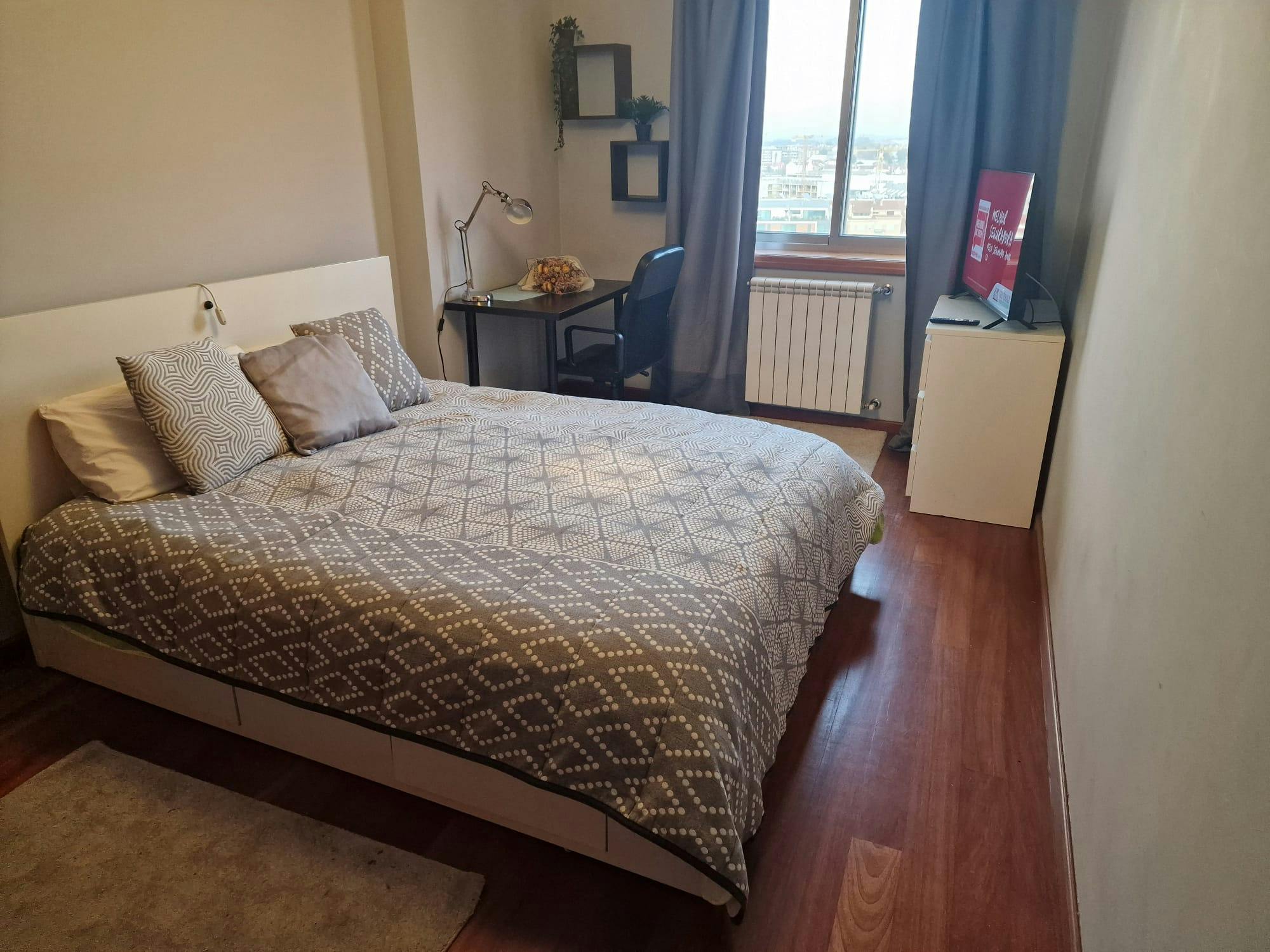 Cameră privată de închiriat pentru 525 EUR pe lună în Aveiro, Avenida dos Congressos da Oposição Democrática