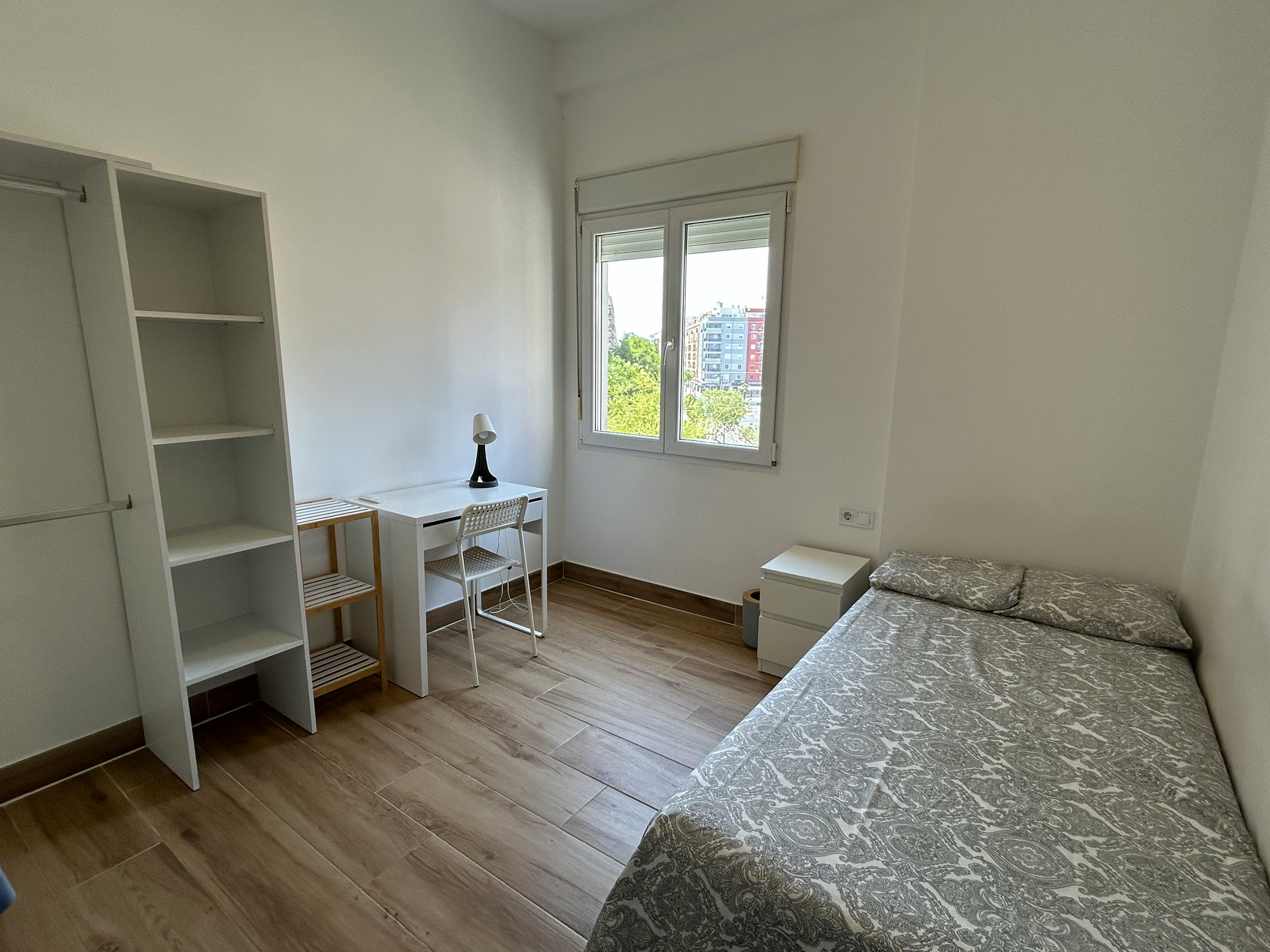 Private room in Carrer del Clariano, Valencia (1725439) room image 2