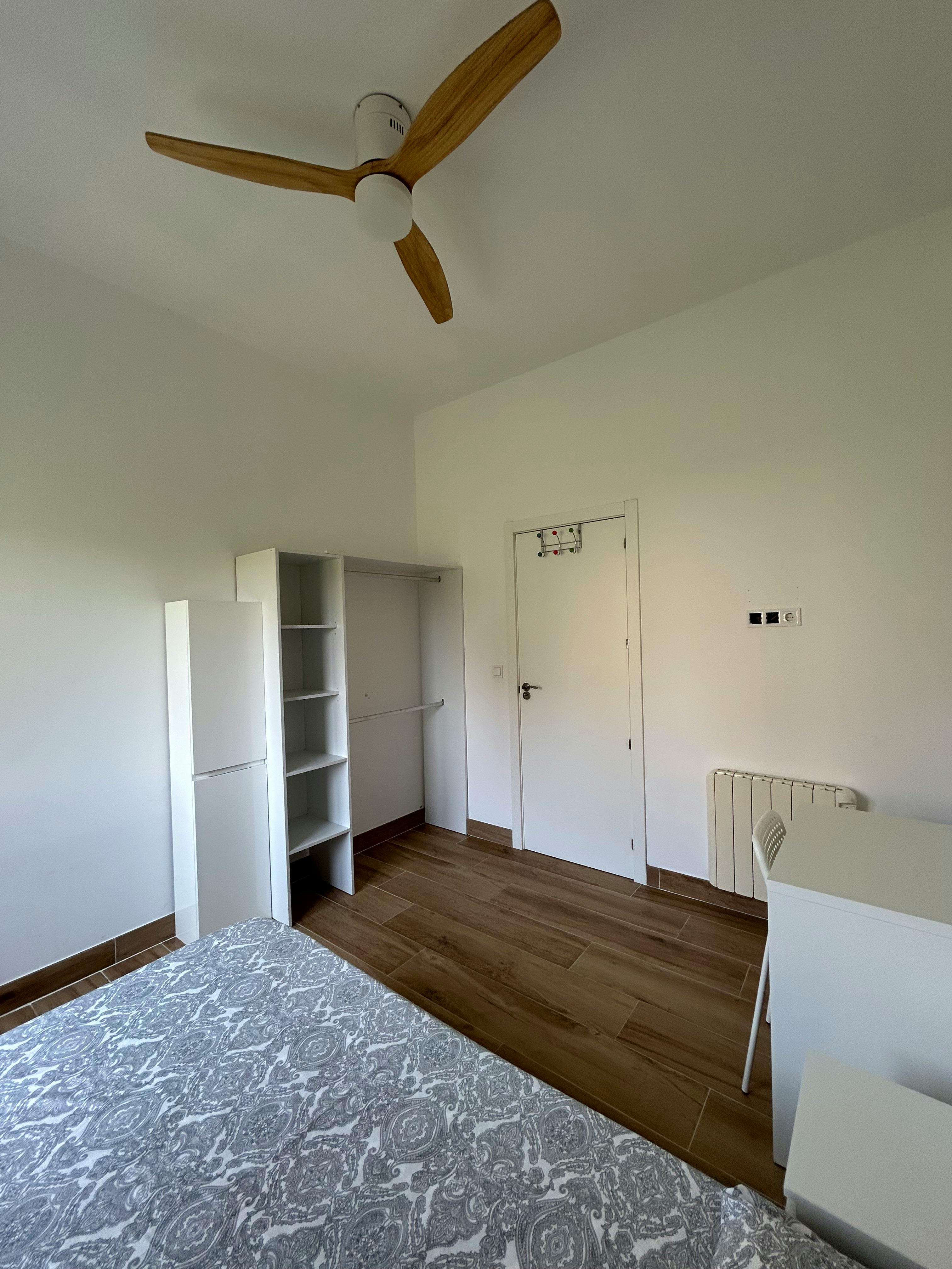 Private room in Carrer del Clariano, Valencia (1725458) room image 10