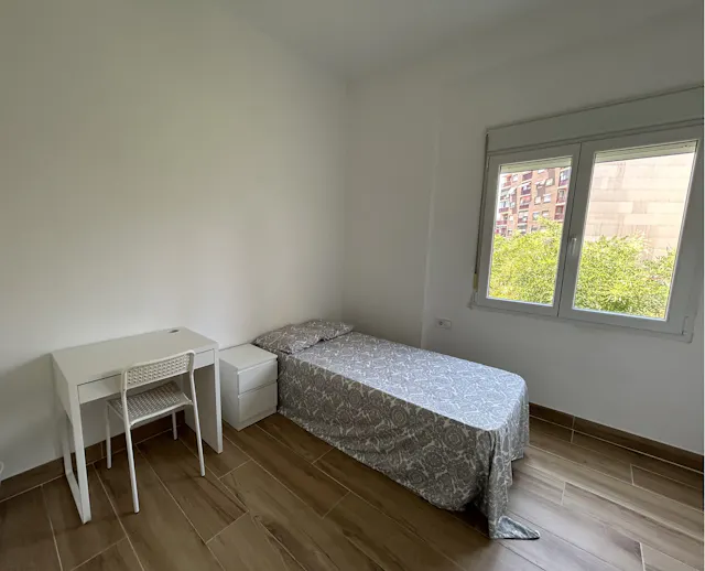 Private room in Carrer del Clariano, Valencia (1725458) room image 1