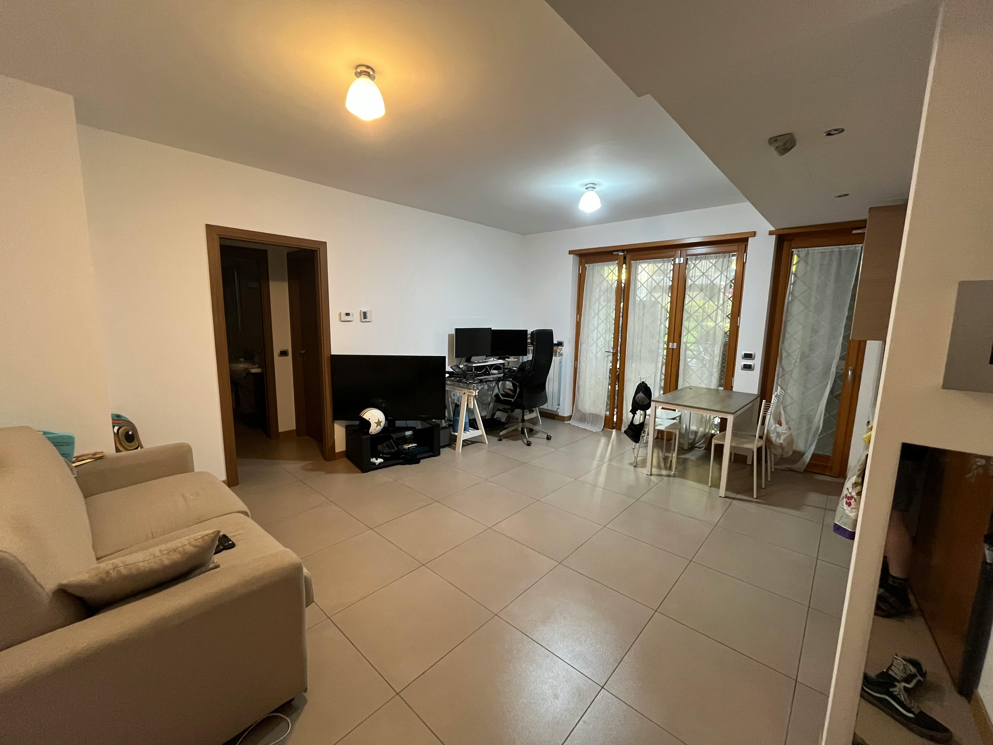 Apartment for rent for €600 per month in Rome, Via Giovanni Sinchetto