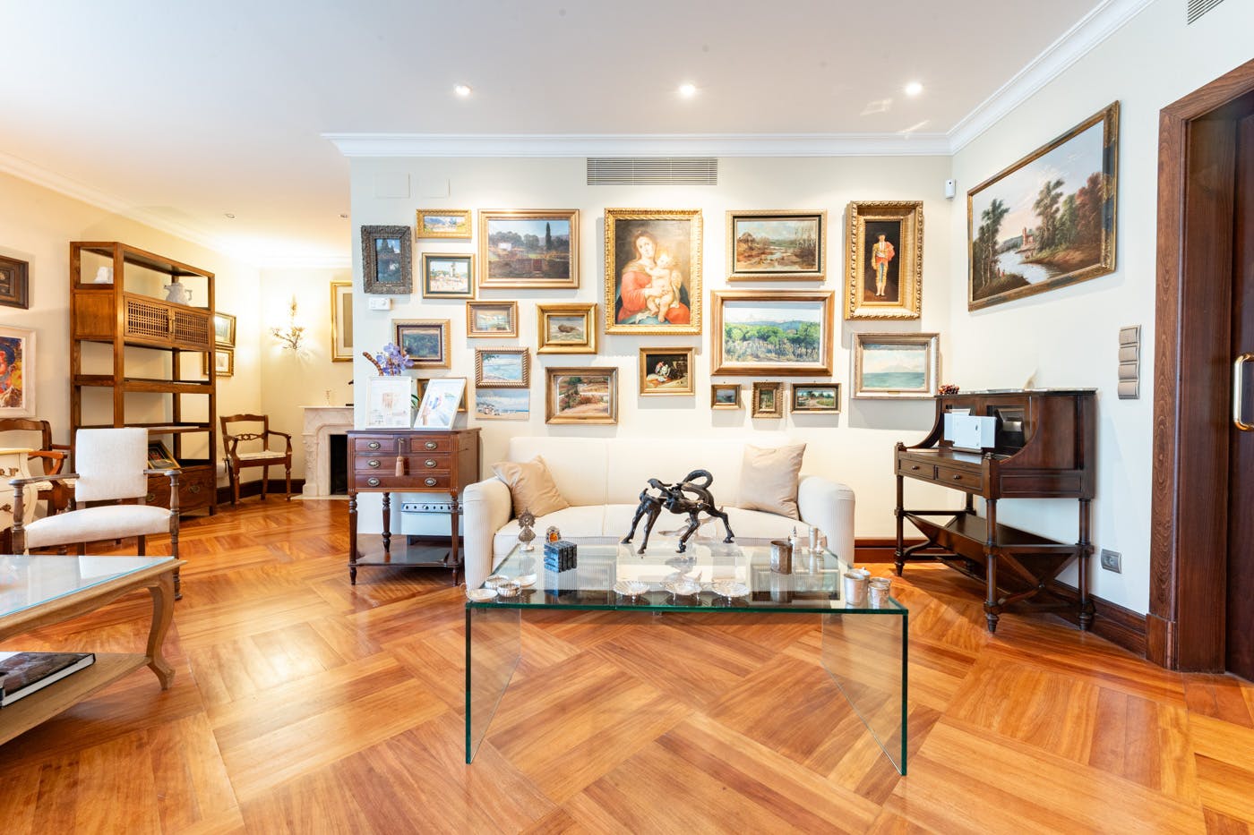 5-Bedroom Apartment in Calle del Tambre, Madrid (1725735) ROOM 2