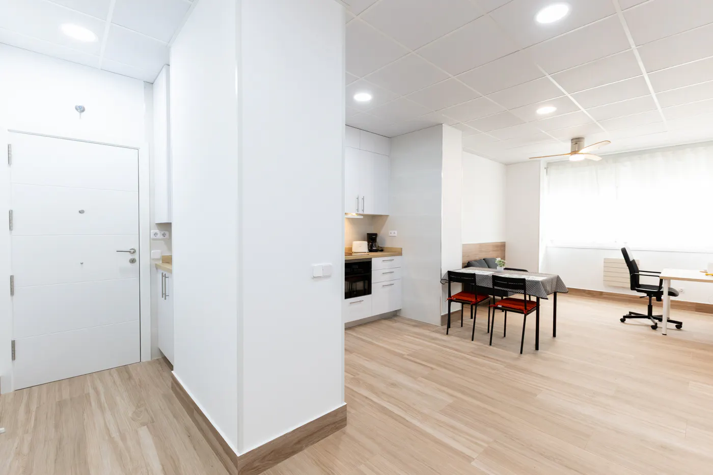 1-Bedroom Apartment in Calle de San Manuel, Madrid (1725788) ROOM 1