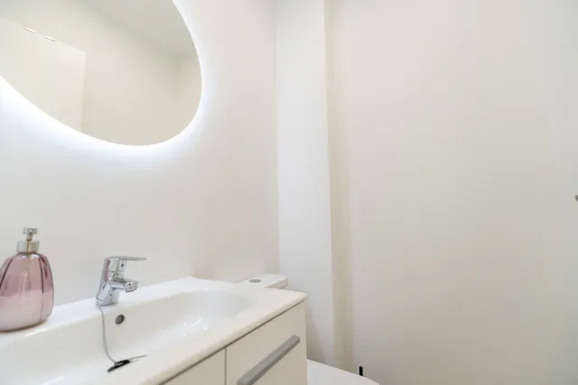1-Bedroom Building in Calle de Alejandro Villegas, Madrid (1725845) room image 10