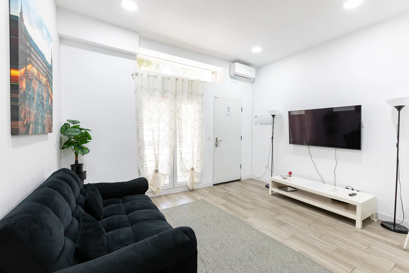 1-Bedroom Apartment in Calle de Matilde Hernández, Madrid (1725847) ROOM 1