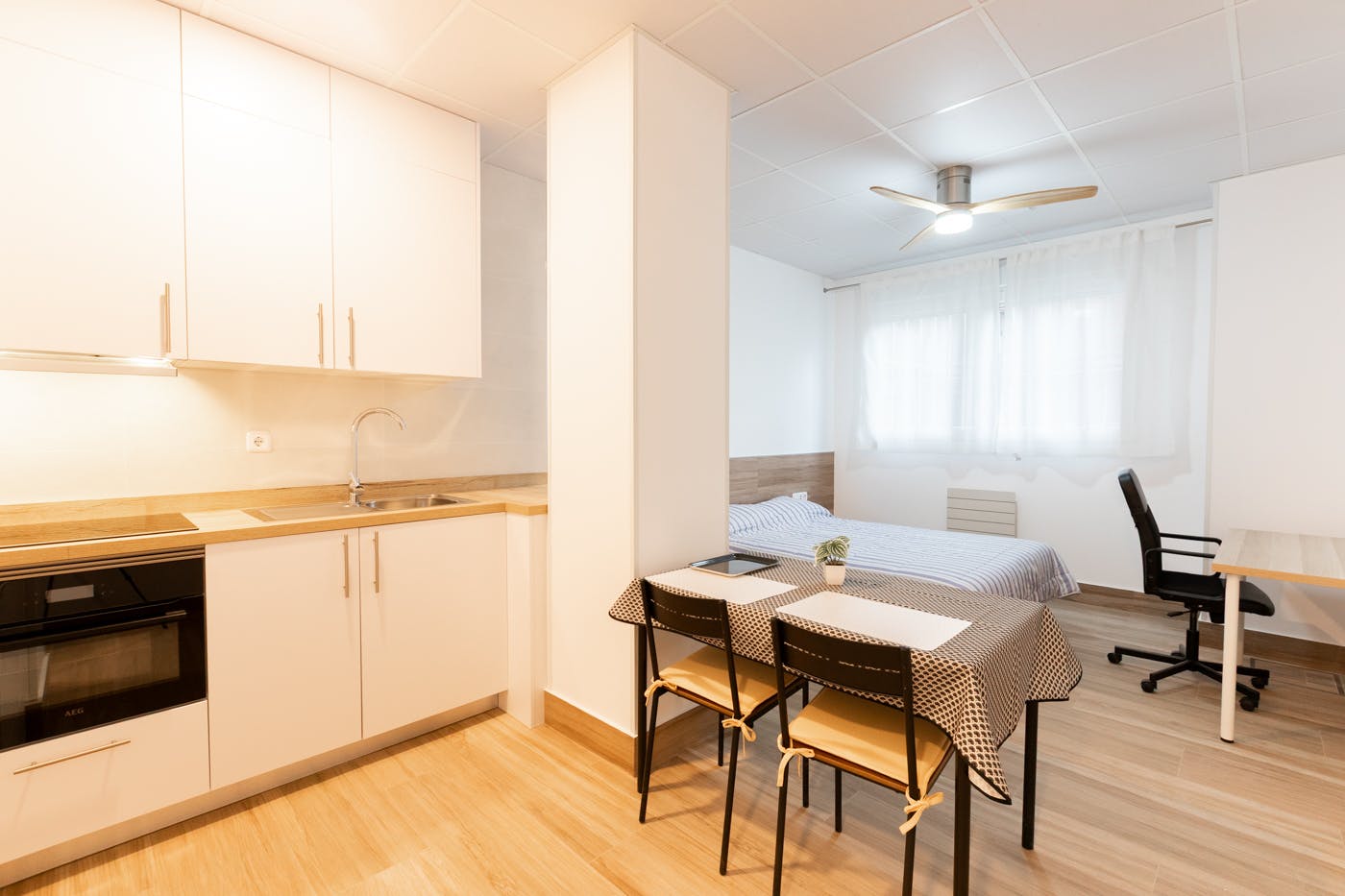 Building in Calle de San Manuel, Madrid (1725875) room image 1