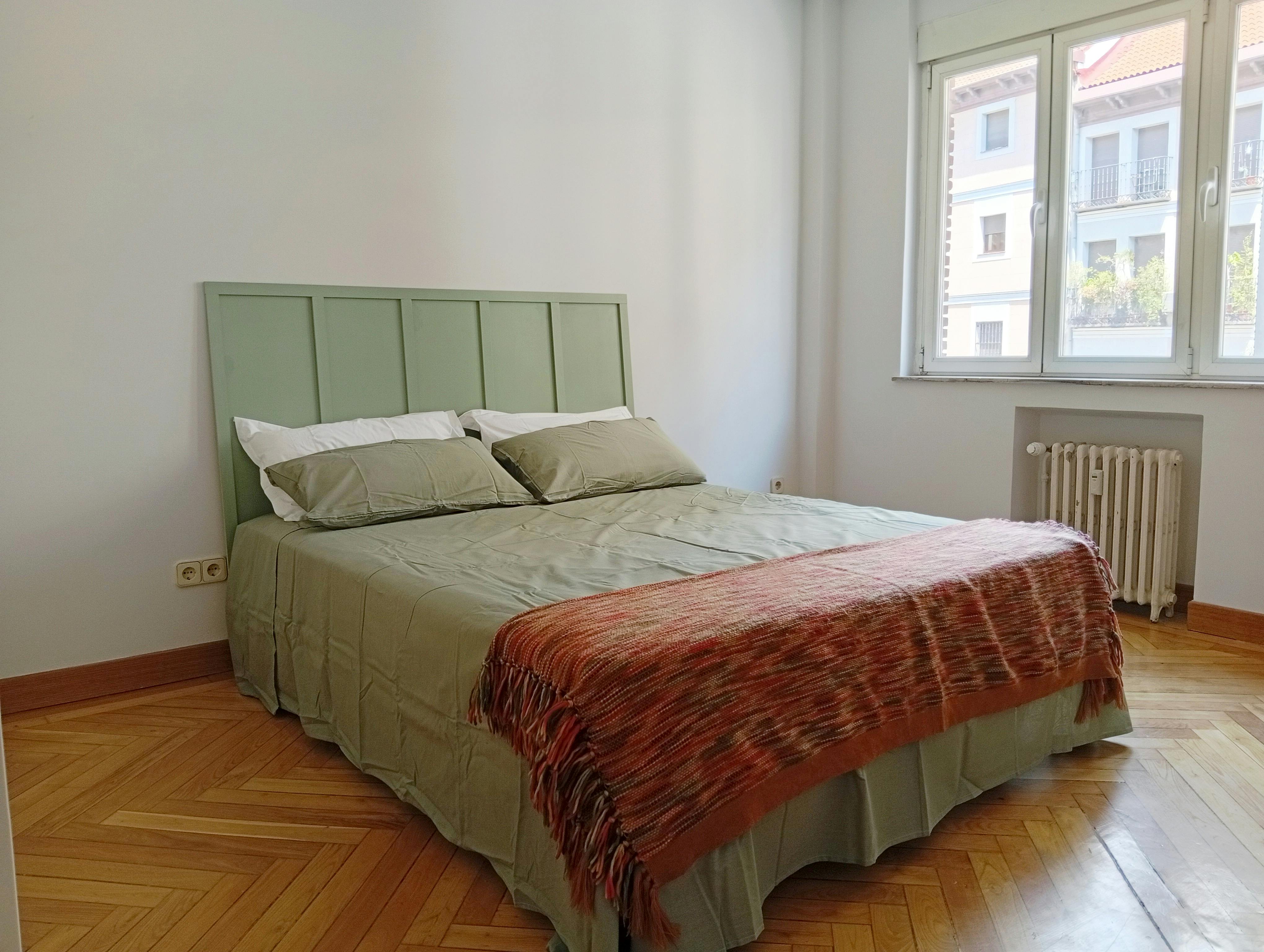 Calle de la Alameda, Madrid preview
