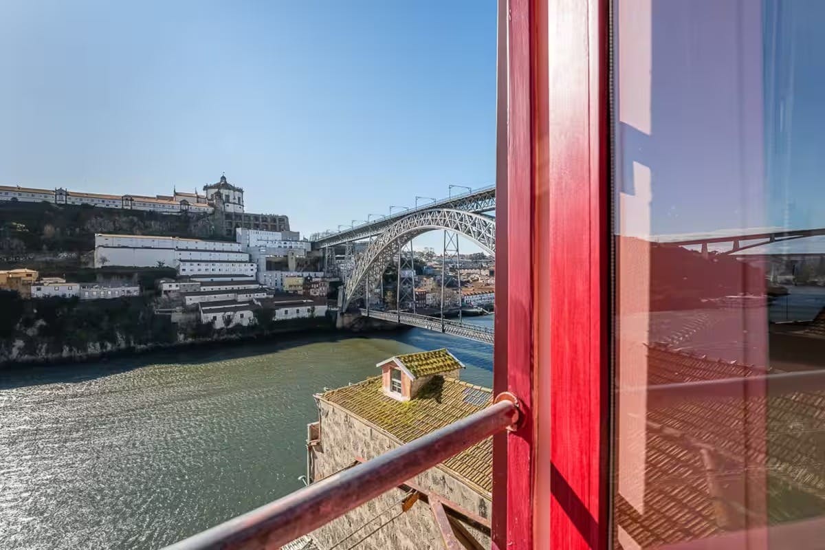 Escada dos Guindais, Porto preview