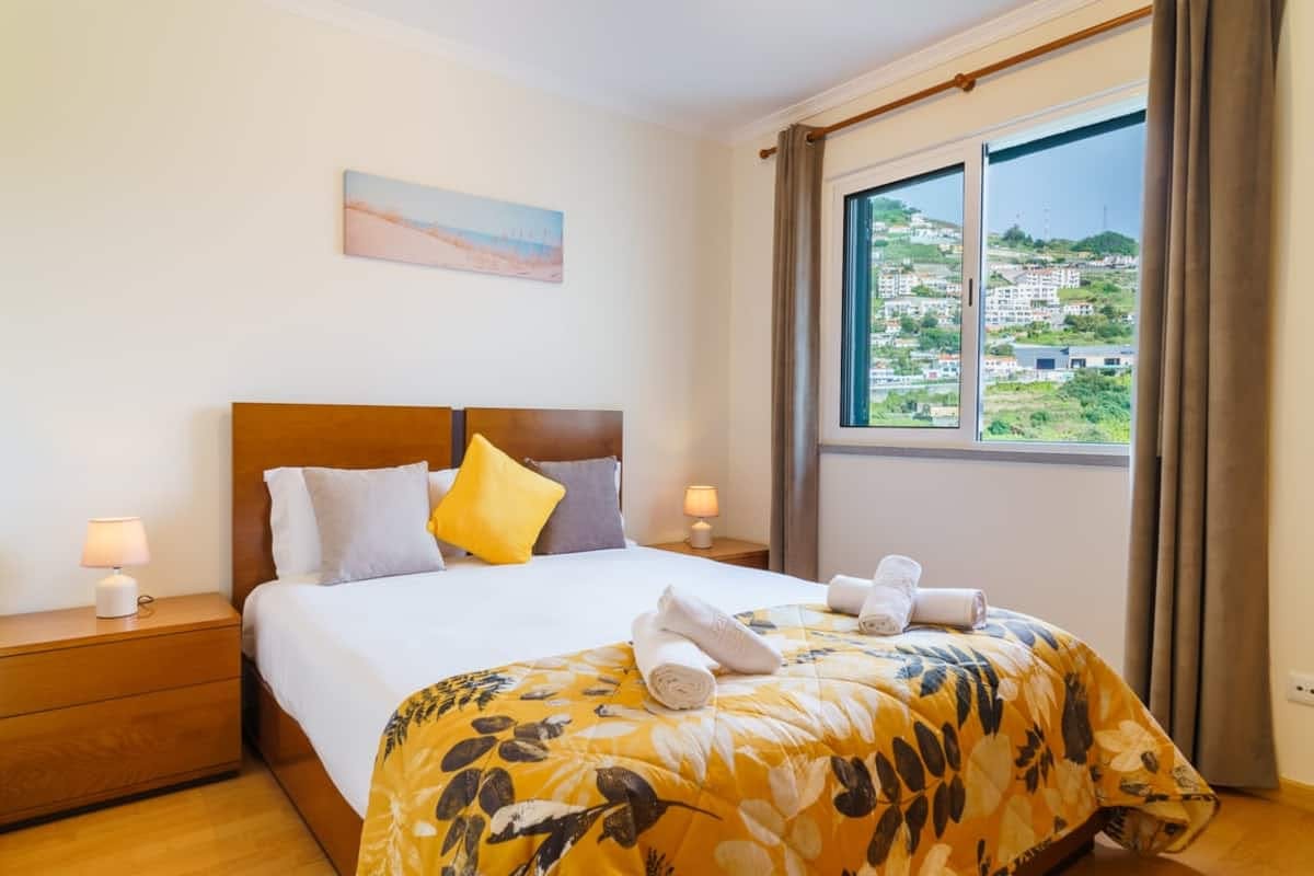 Apartamento para alugar por € 10 por mês em Sobrado, Avenida Padre Agostinho de Freitas