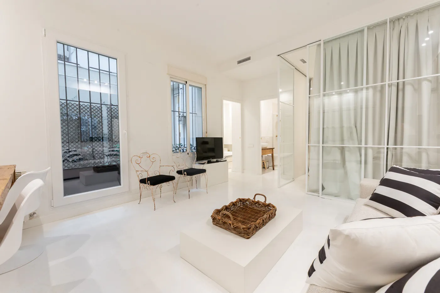 2-Bedroom Apartment in Plaza del Dos de Mayo, Madrid (1726020) ROOM 1