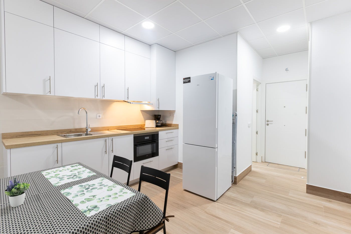 Building in Calle de San Manuel, Madrid (1726021) room image 1