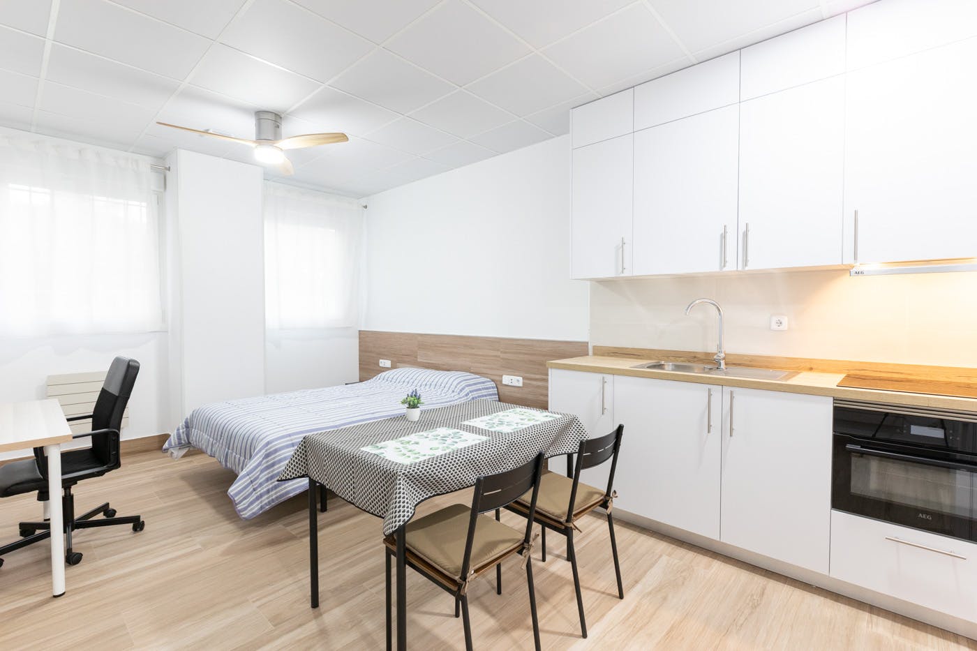 Building in Calle de San Manuel, Madrid (1726021) room image 2