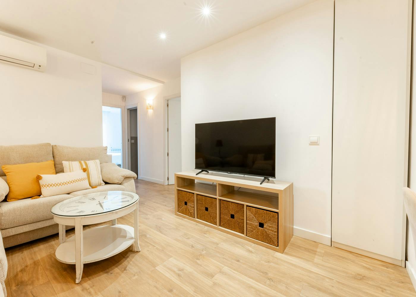 2-Bedroom Apartment in Paseo de las Acacias, Madrid (1726023) ROOM 1